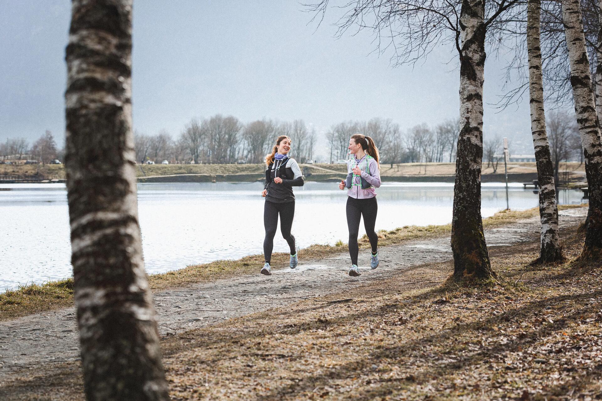 homme vérifiant sa lumière