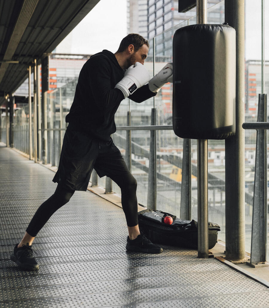 pole punch saco de boxe domyos decathlon boxe outshock