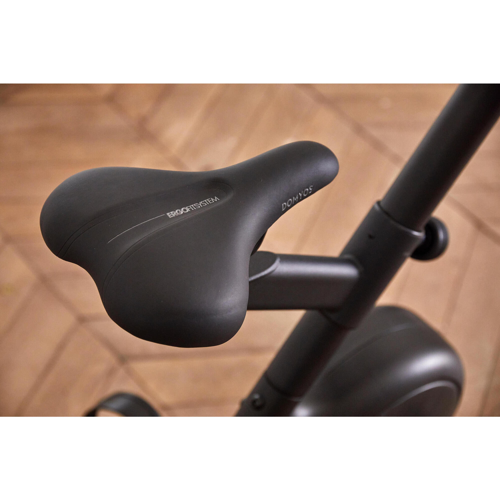 Velo d appartement Initial Bike ultra compact silencieux et connecte DOMYOS Decathlon