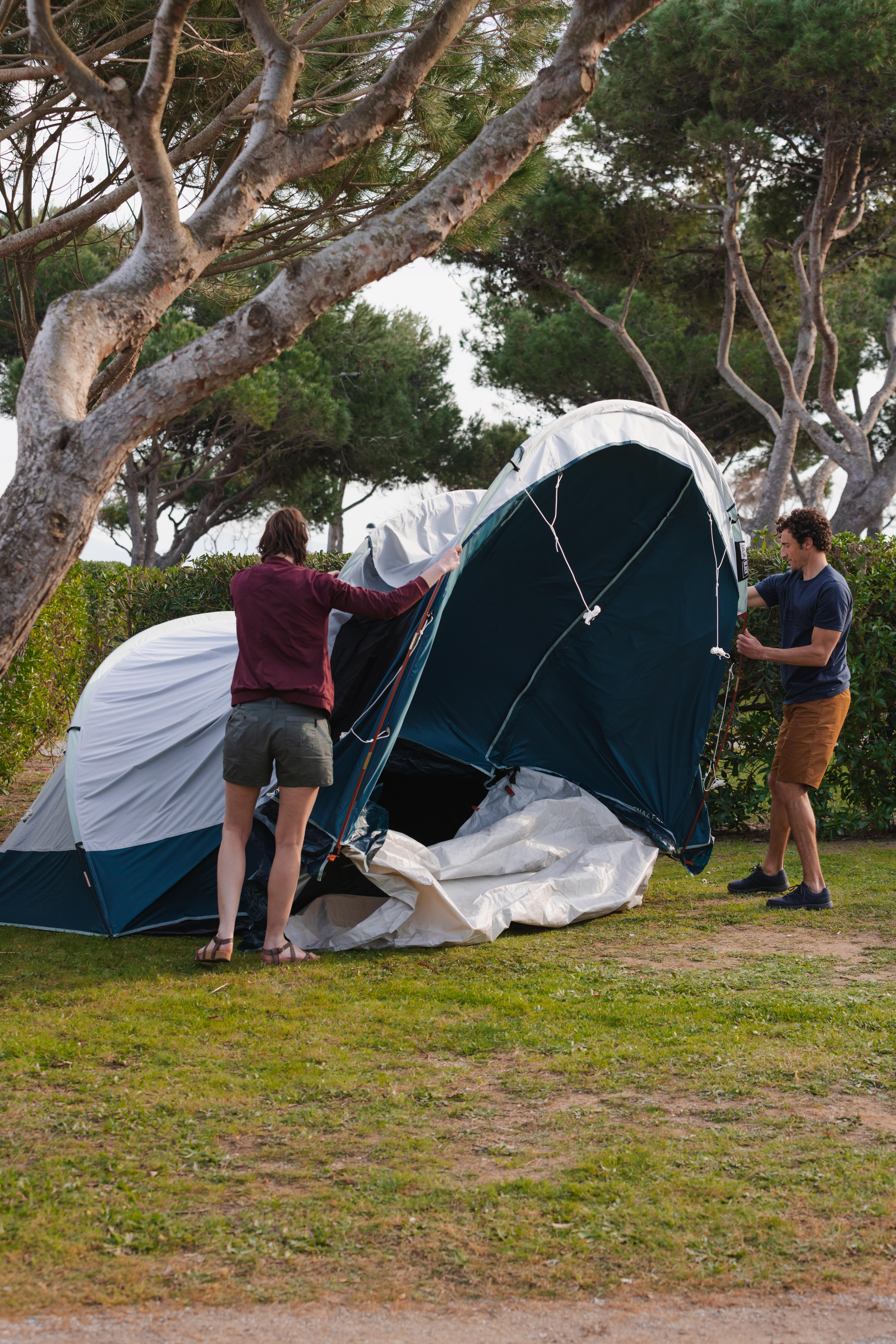 Camping Tent with Poles 4-Person, Arpenaz 4.1 Fresh & Black - QUECHUA
