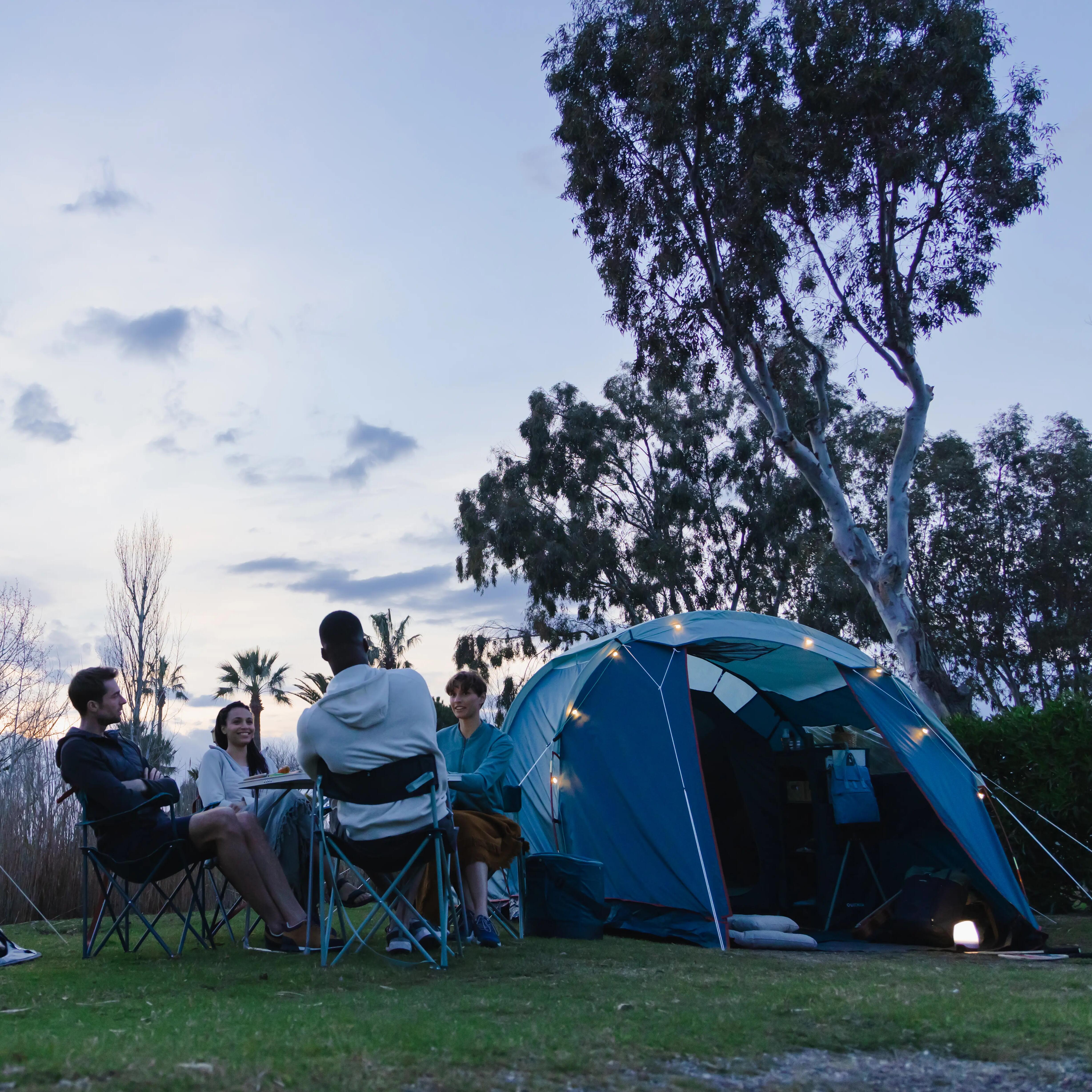 Conjunto de accesorios para camping, descanso y actividades de