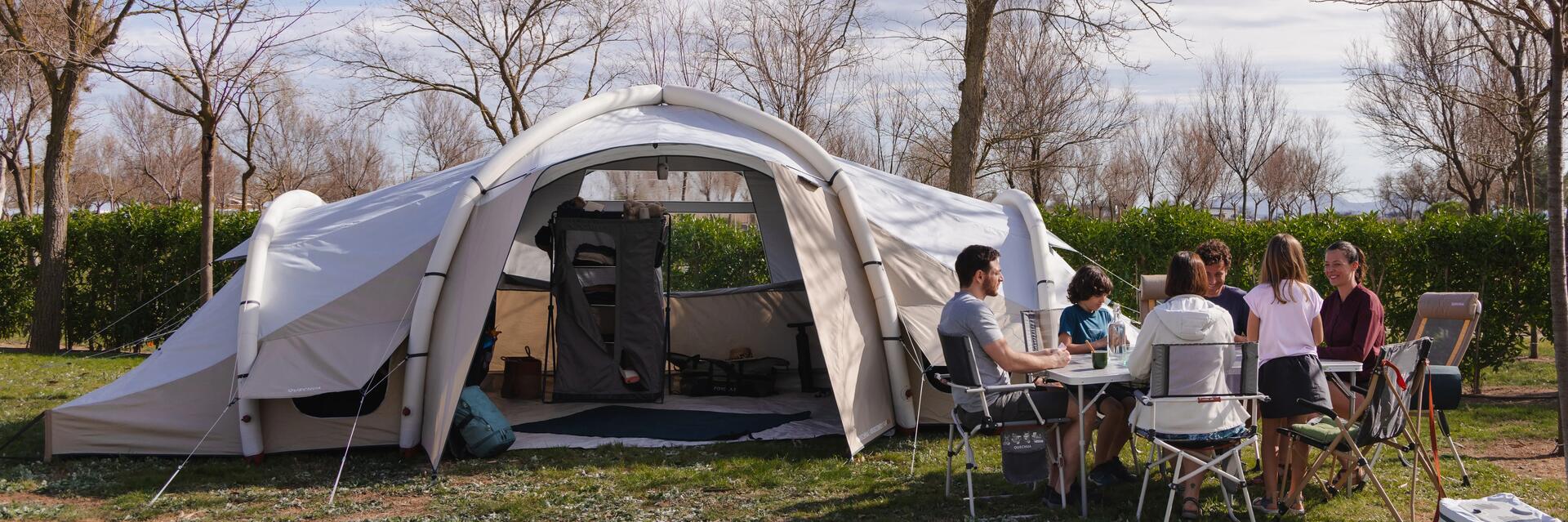 pessoas a acampar decathlon d