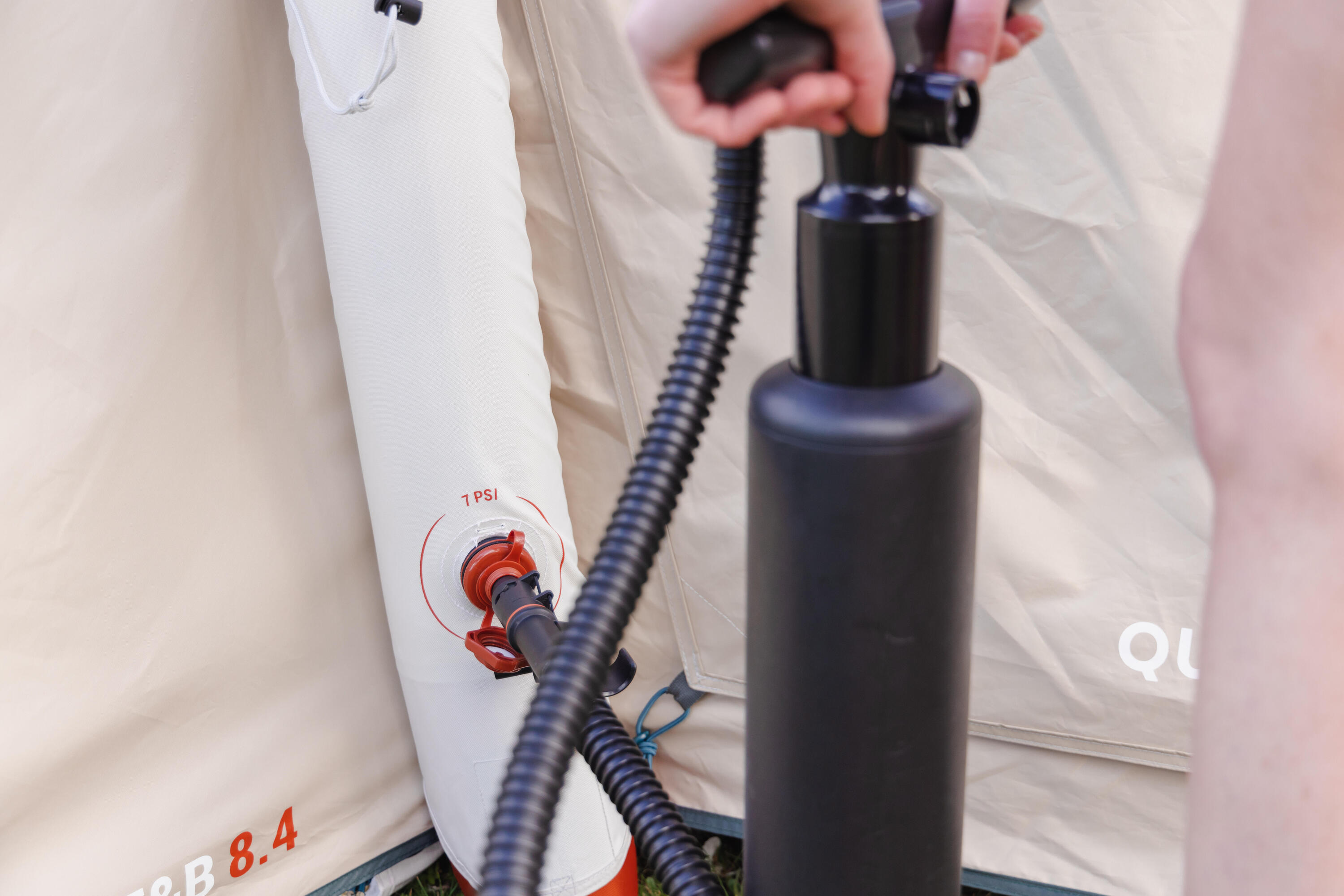 Pompe à main camping Ultim Comfort 10 PSI pour tente gonflable 18/20