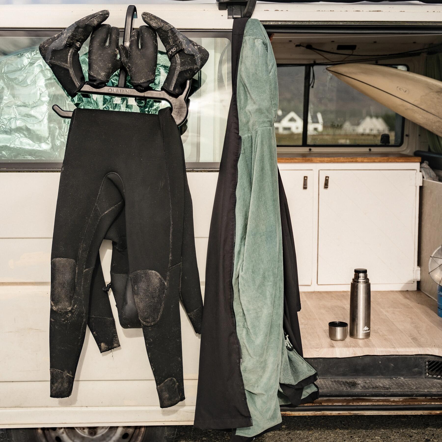 Traje de neopreno después de hacer surf