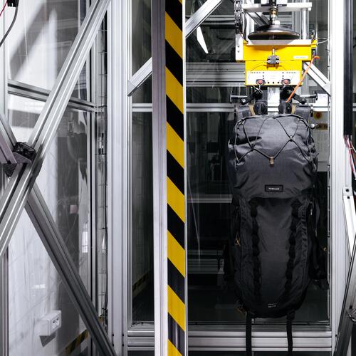 Produktentwicklung Decathlon Belastbarkeitstest Rucksack Wandern