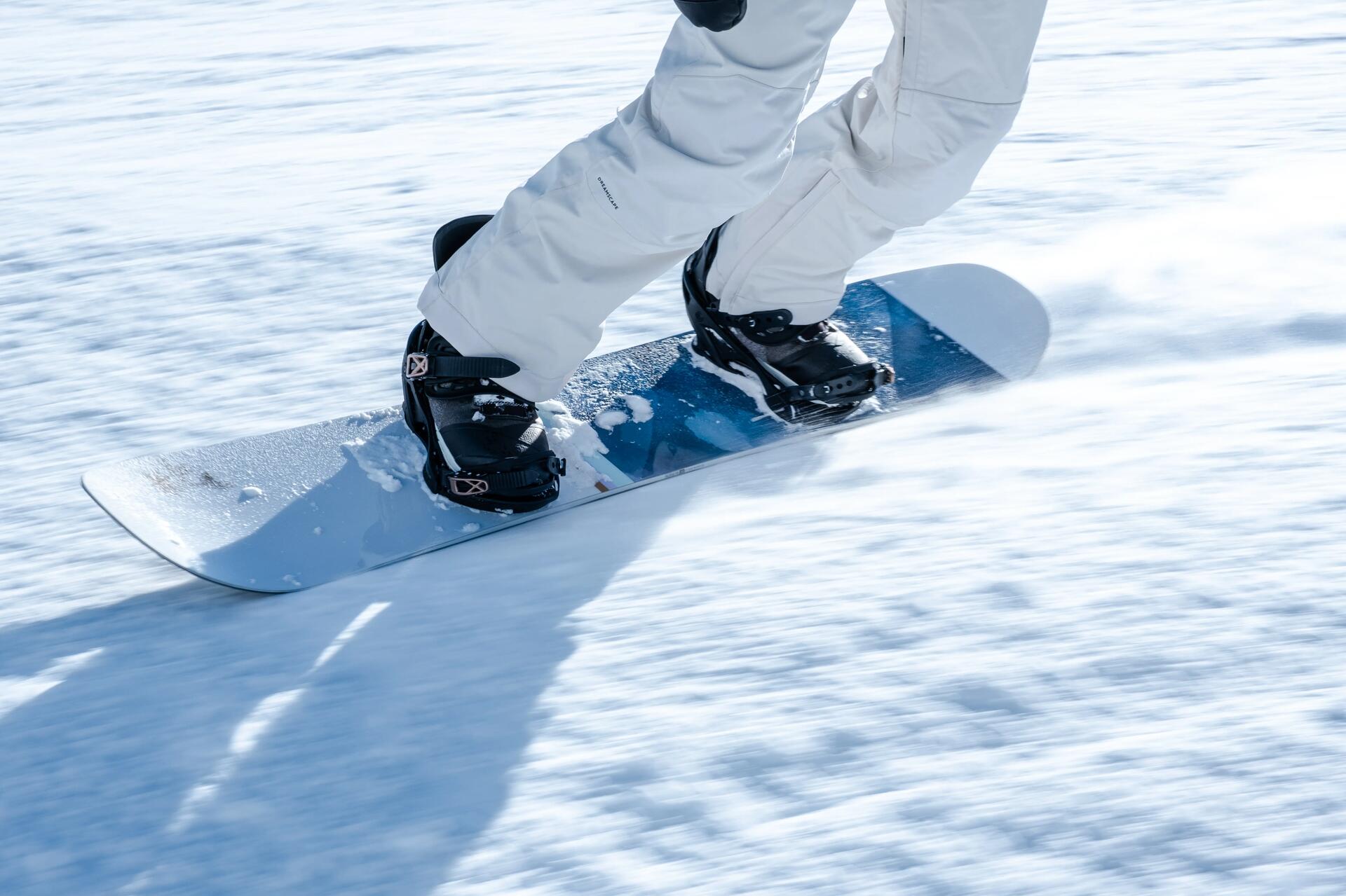 Friends rinding their snowboards on the slope