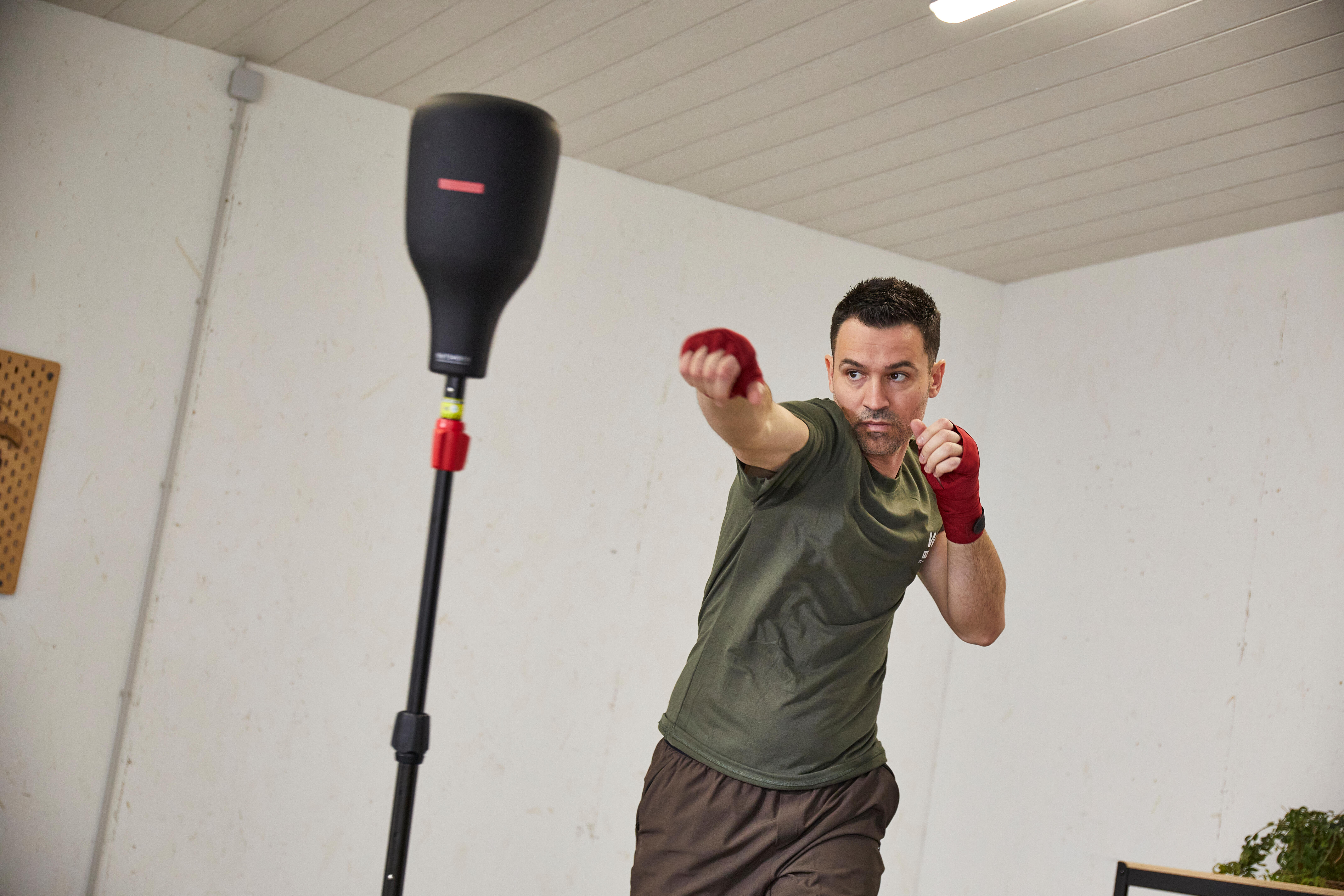 Adjustable Speed Bag with Reflex Stand - OUTSHOCK