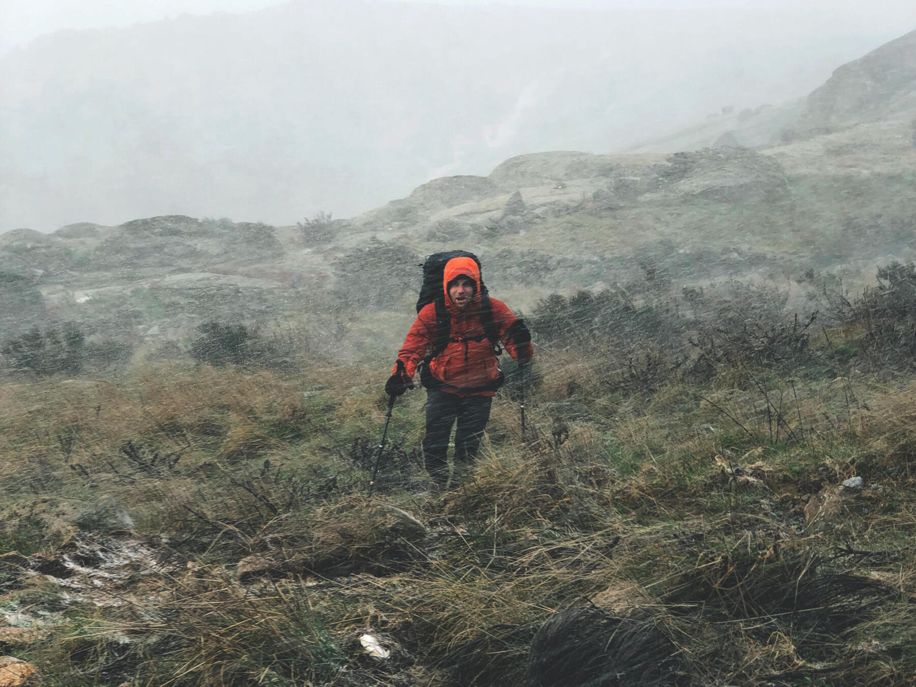 Comment marcher sous la pluie ?