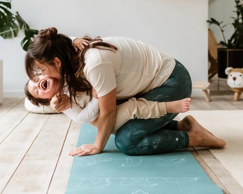 8 postures de yoga enfant facile à faire à la maison