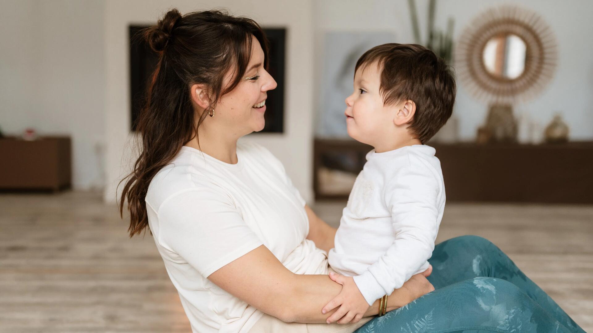 8 postures de yoga enfant facile à faire à la maison