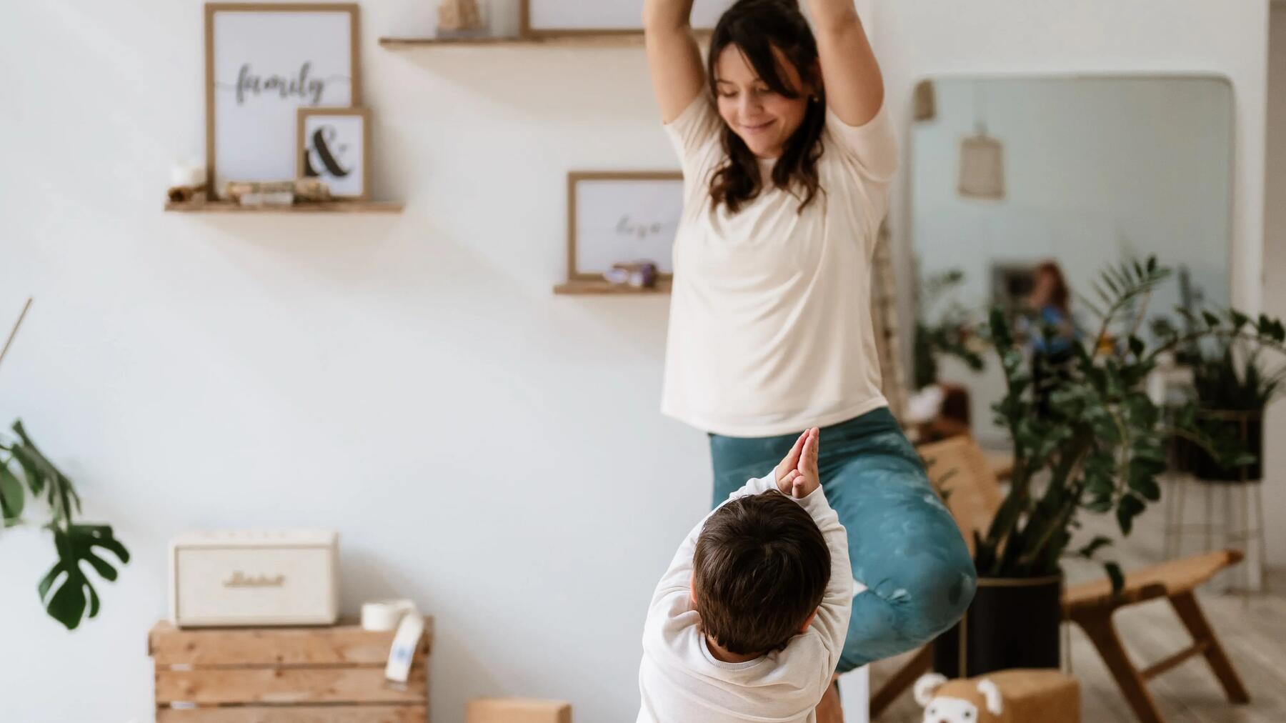 8 postures de yoga enfant facile à faire à la maison