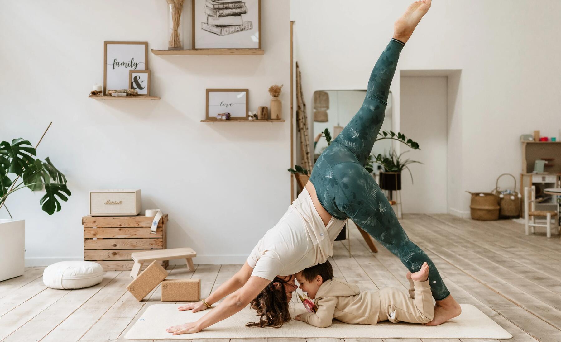 8 postures de yoga enfant facile à faire à la maison