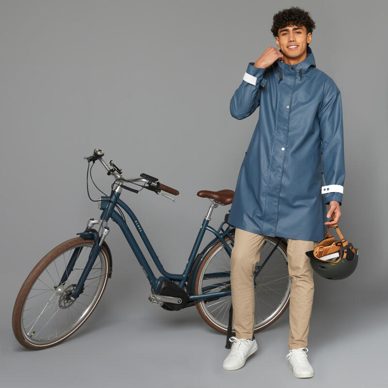 UNISEKS REGENPARKA VOOR FIETSEN IN DE STAD BLAUW