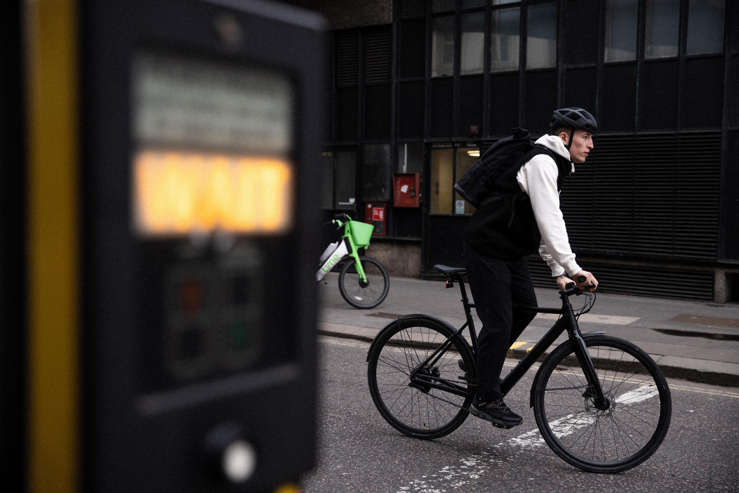 Městské elektrokolo Speed 900E 8/14