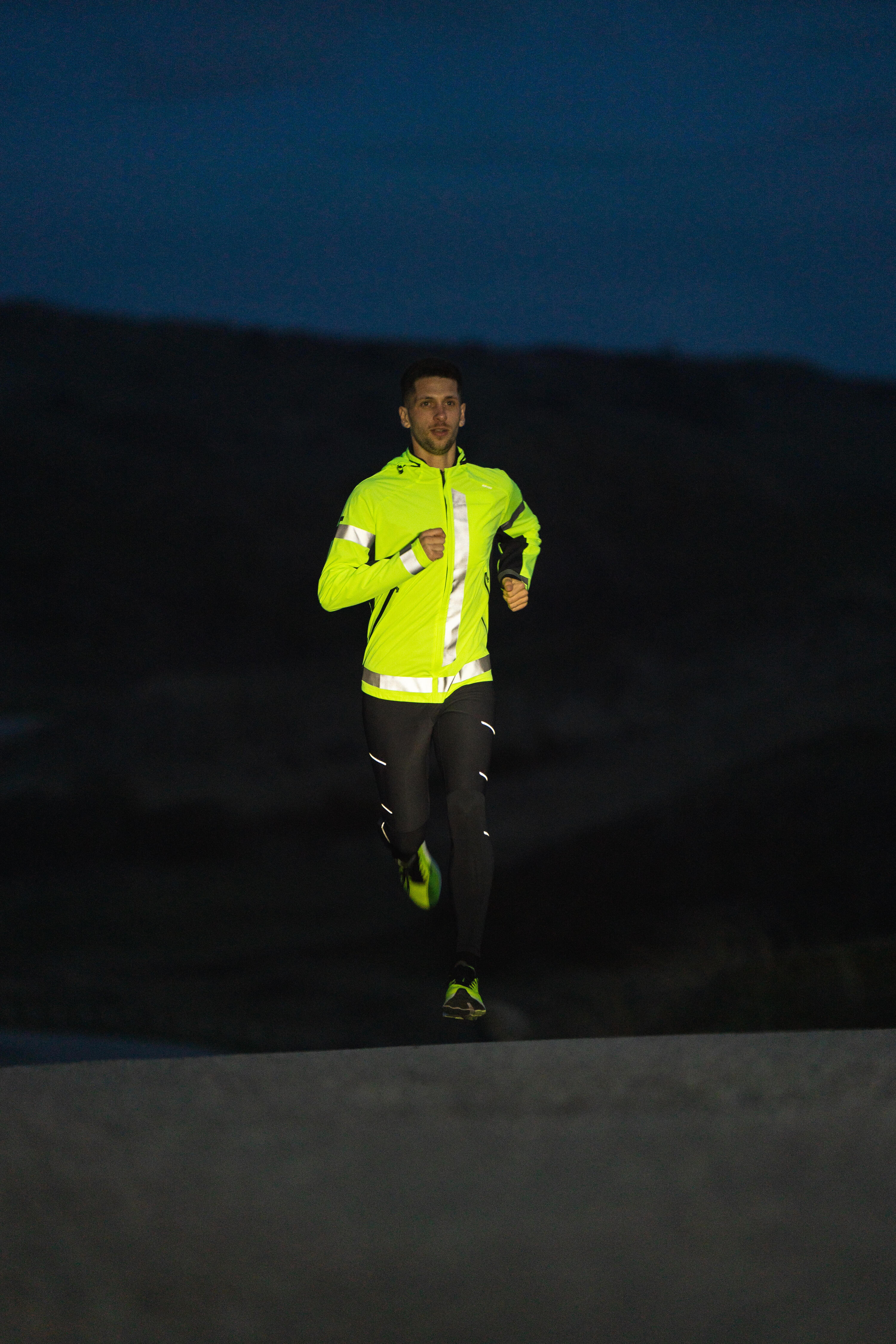 CASACO DE CORRIDA EPI VISIBILIDADE DIA/NOITE HOMEM KIPRUN BY NIGHT 12/13
