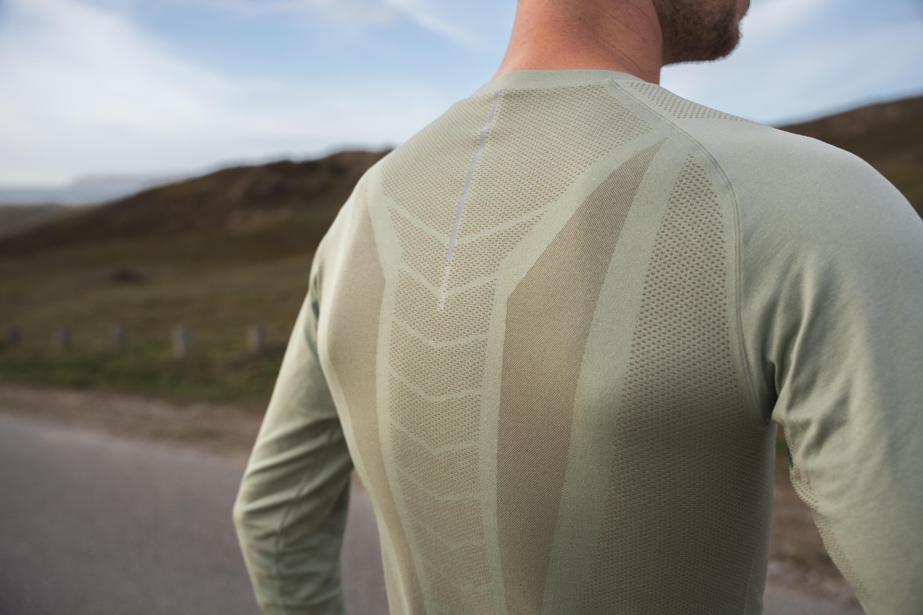 Maglia termica manica lunga running uomo RUN 500 SKINCARE verde militare 9/9