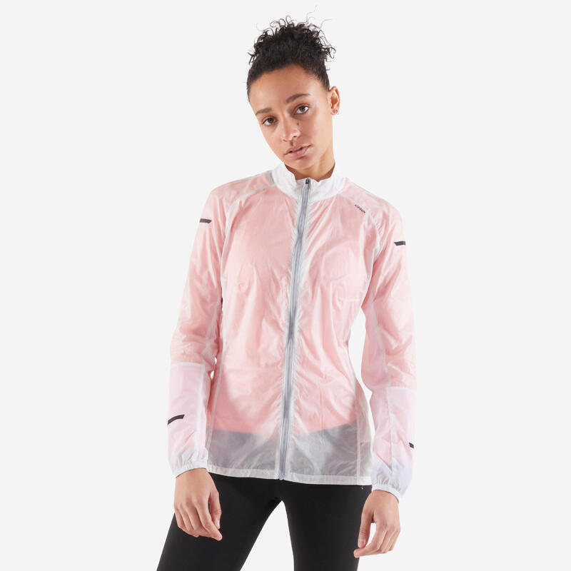 VESTE RUNNING FEMME COUPE PLUIE KIPRUN LIGHT ROSE : infos, avis et meilleur  prix. Vêtements running Femme.