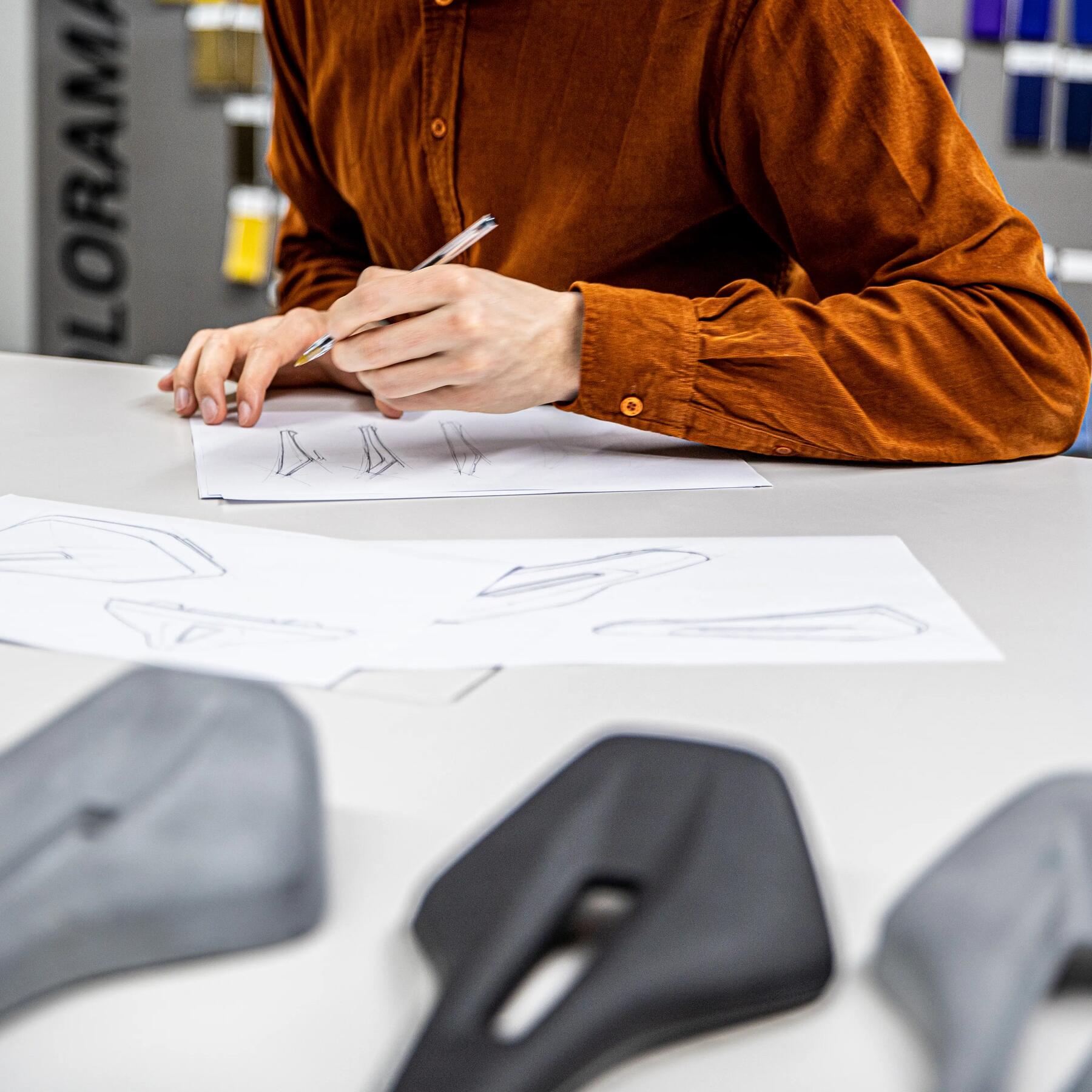 COMMENT CHOISIR SA SELLE VÉLO POUR UNE POSITION ENGAGÉE (ANGLE 30°) ?