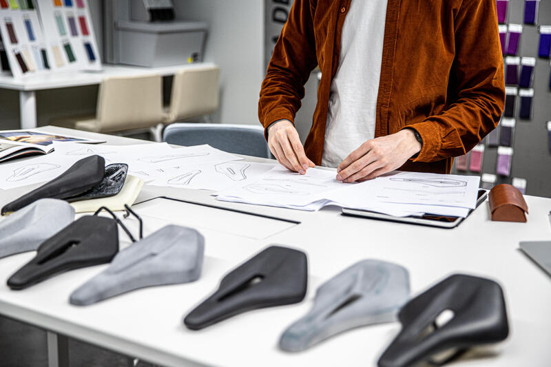 Choix d'une selle vélo pour une position engagée : le guide complet