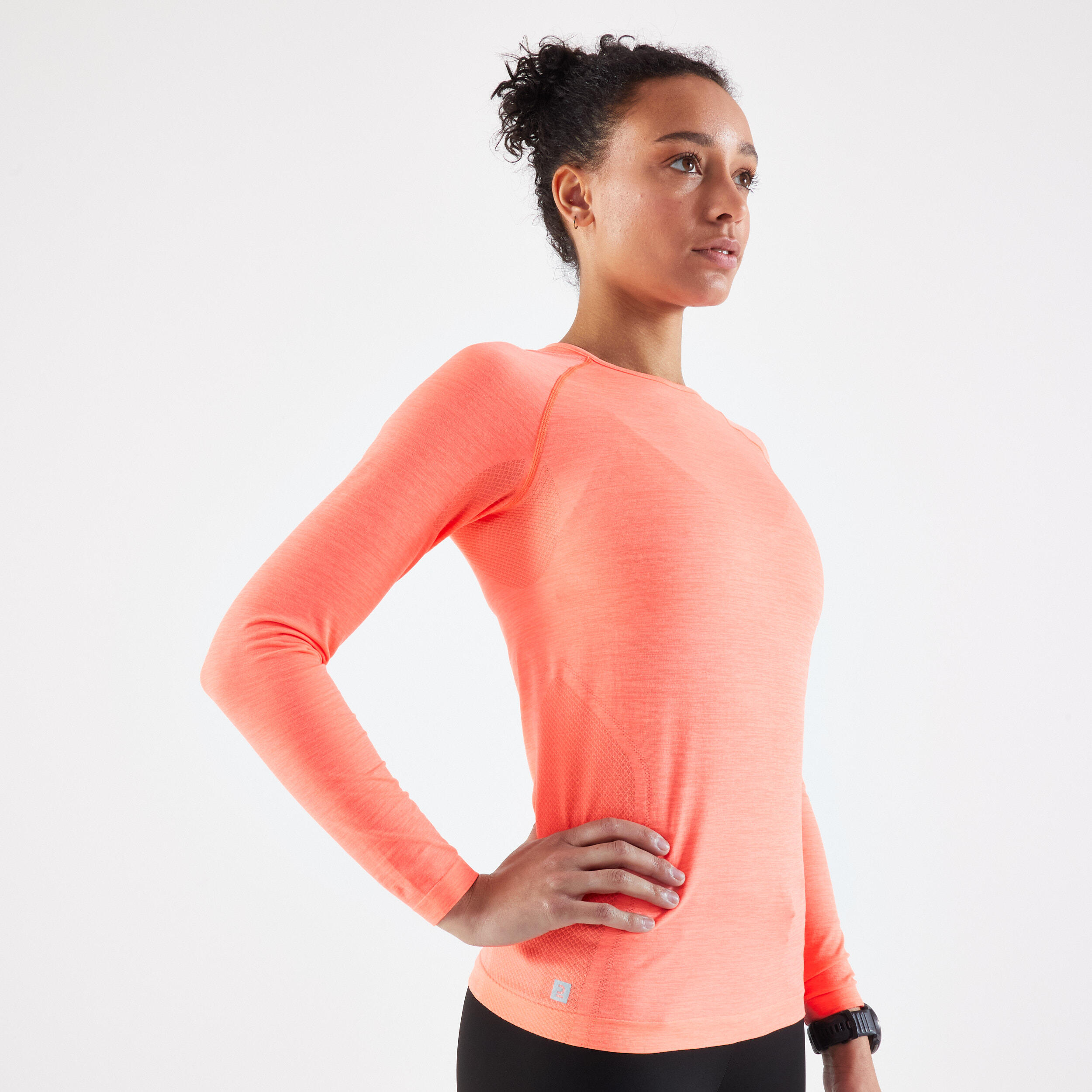 CAMISETA RUNNING MANGA LARGA MUJER TRANSPIRABLE KIPRUN SKINCARE LIGHT CORAL  4/10