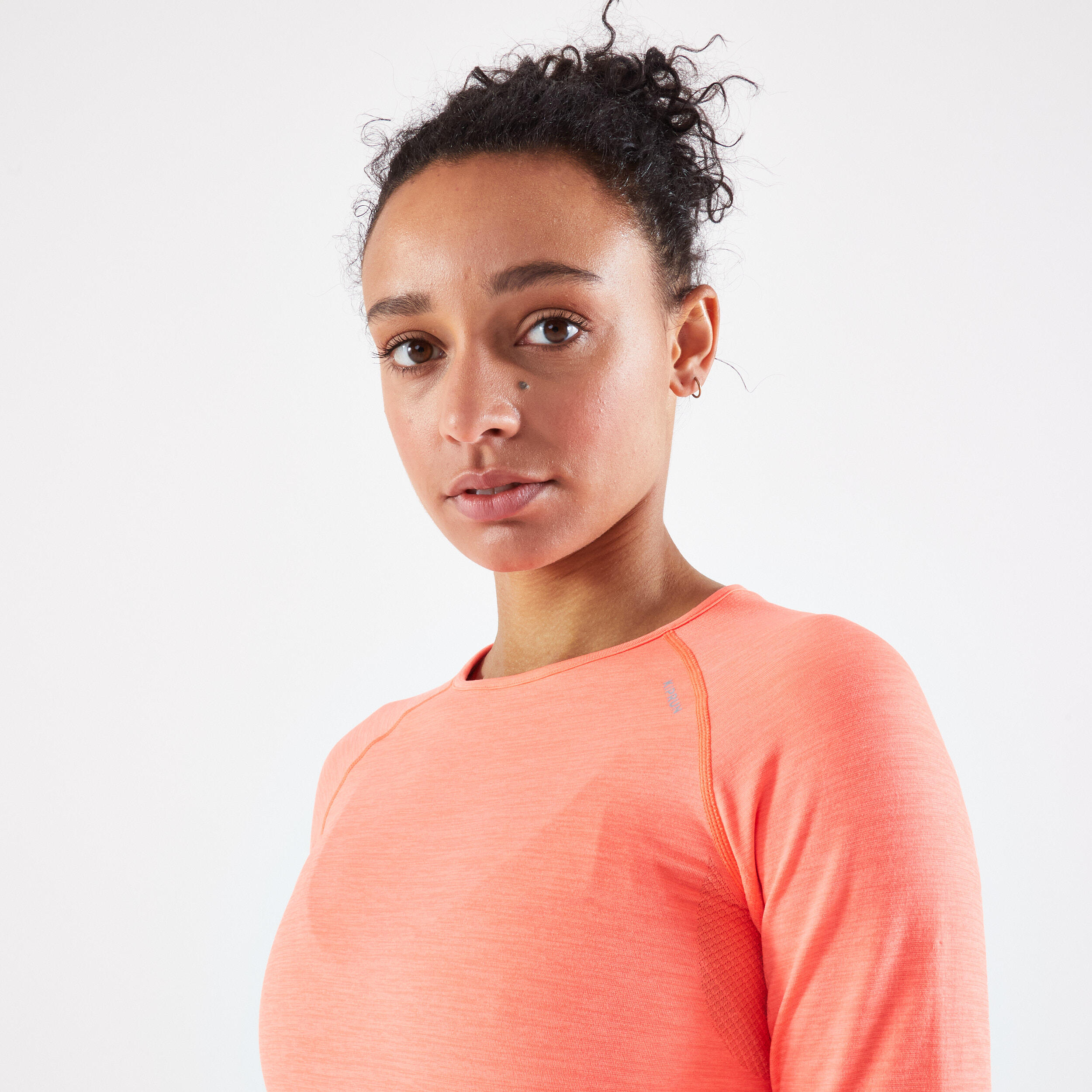 CAMISETA RUNNING MANGA LARGA MUJER TRANSPIRABLE KIPRUN SKINCARE LIGHT CORAL  5/10