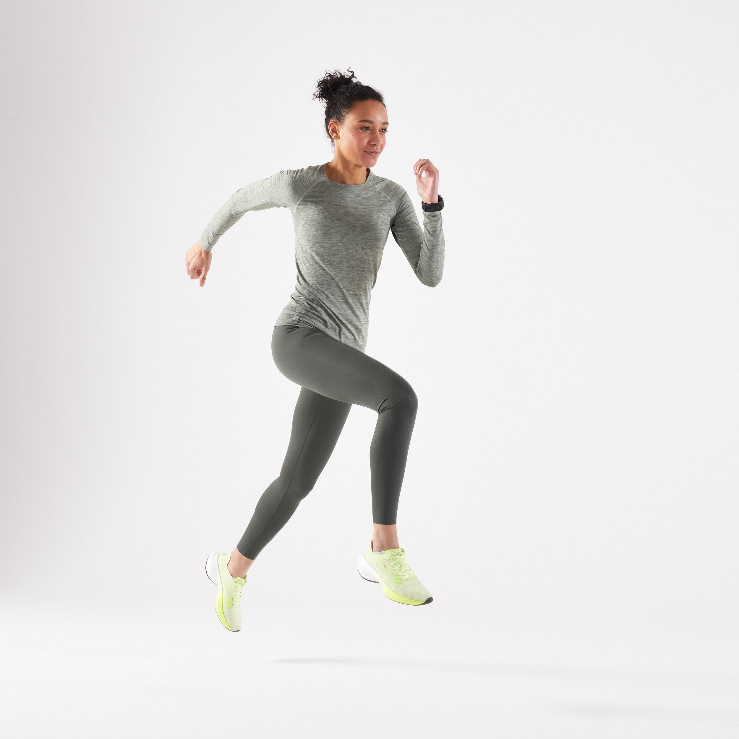 WOMEN'S BREATHABLE LONG-SLEEVED KIPRUN SKINCARE LIGHT RUNNING T-SHIRT - KHAKI 7/11