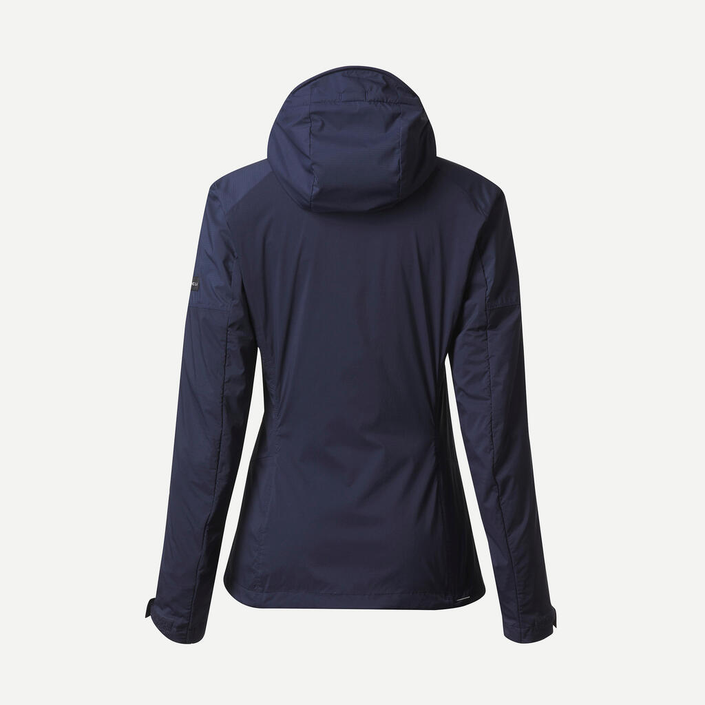 Sieviešu kalnu trekinga vēju aizturošā softshell jaka “MT900”, tumši zila