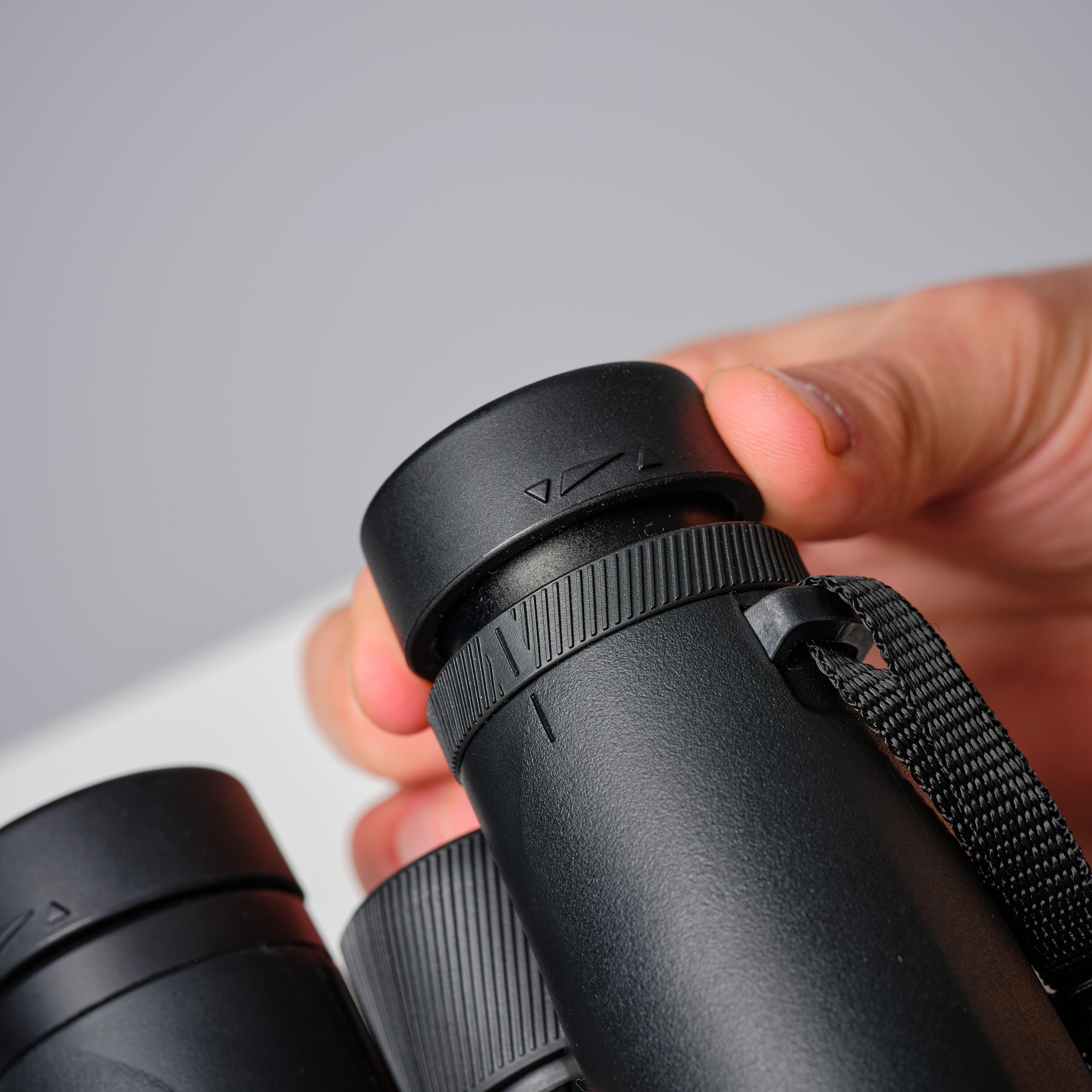 Waterproof hunting binoculars 100 10x42 - black 9/14