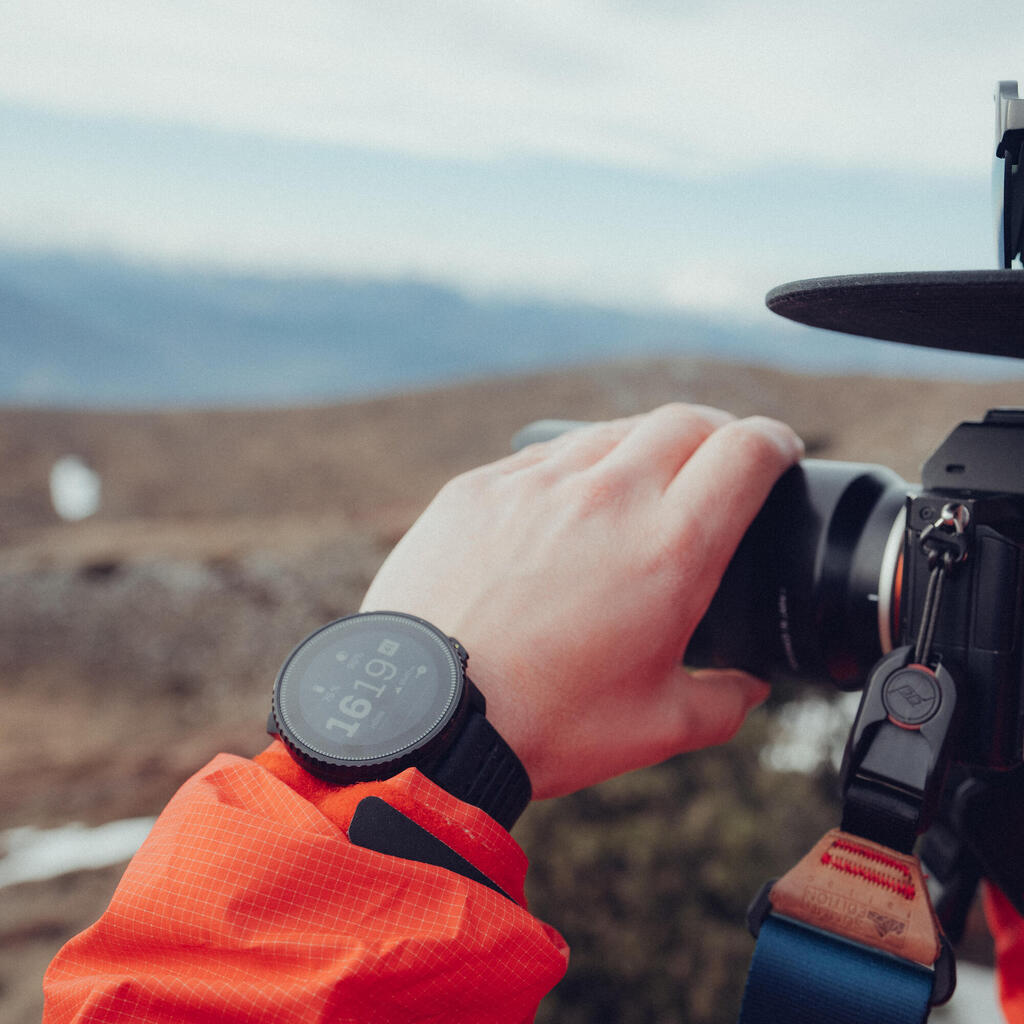 Črna športna ura SUUNTO VERTICAL z GPS-om in merilnikom srčnega utripa 