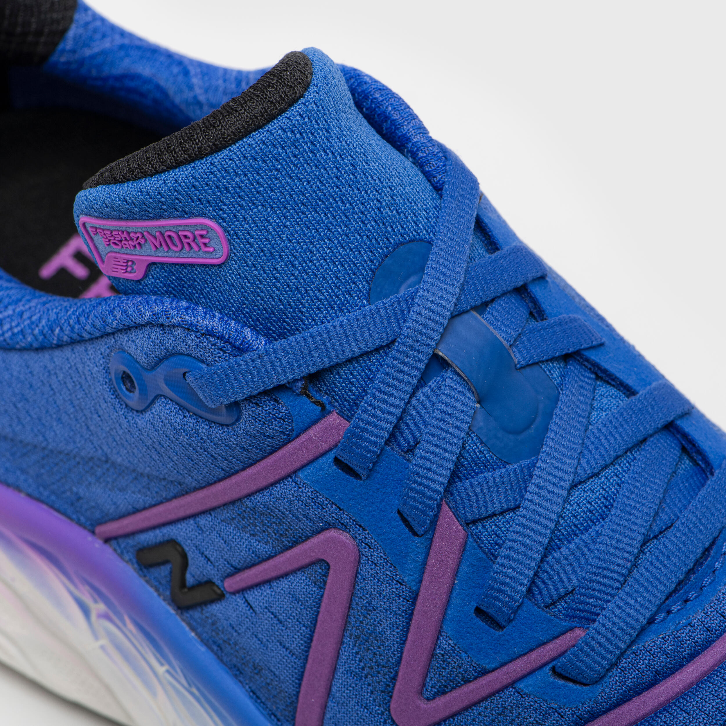 WOMEN'S NEW BALANCE MORE V4 RUNNING SHOES - DARK BLUE 6/7