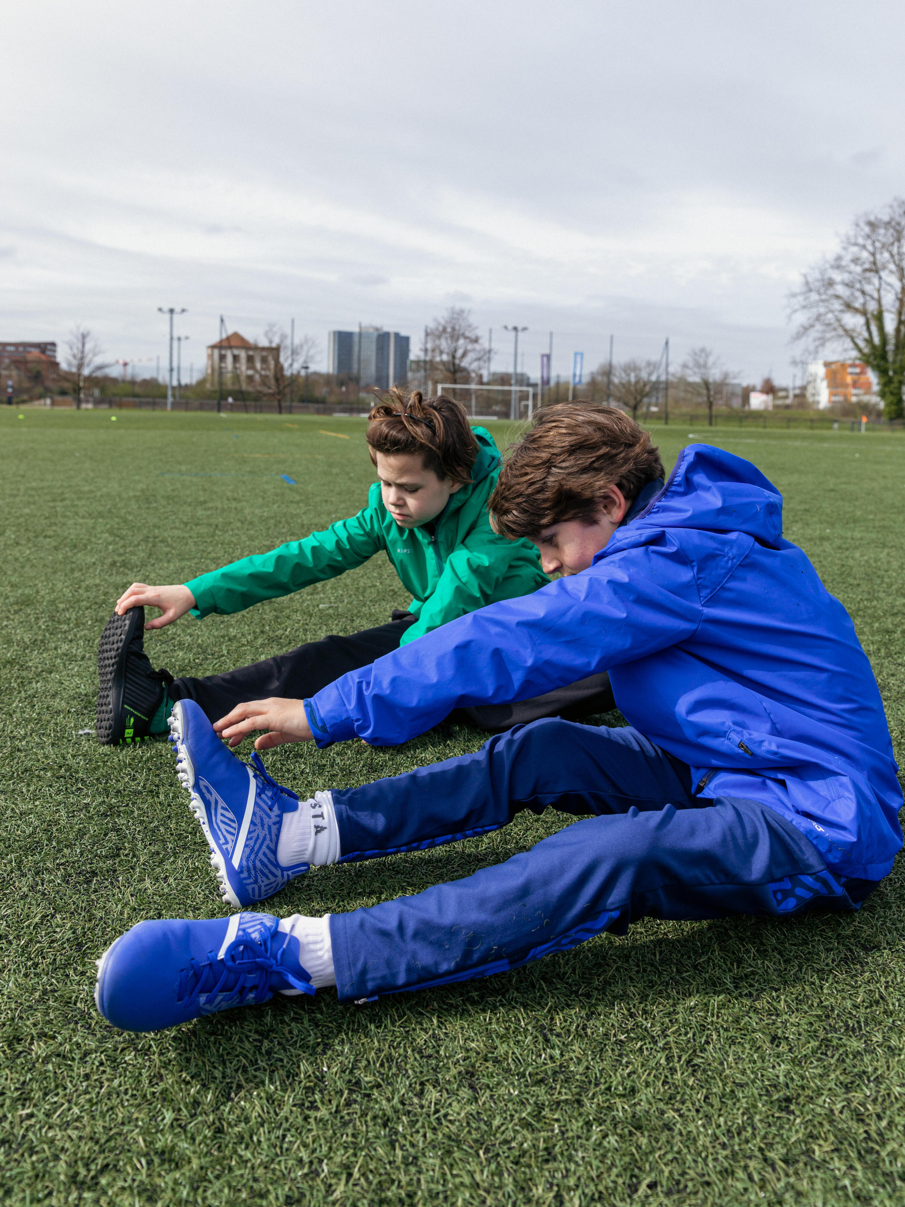 Chaqueta impermeable de fútbol niño, Viralto Club azul 13/17
