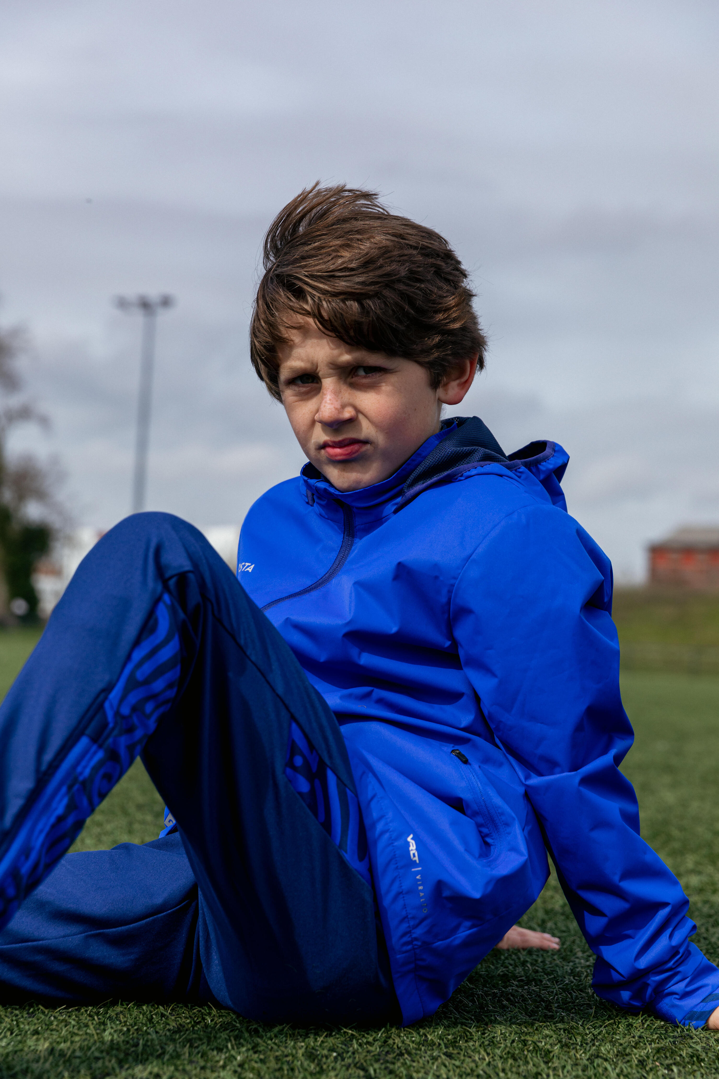 Chaqueta impermeable de fútbol niño, Viralto Club azul 12/17