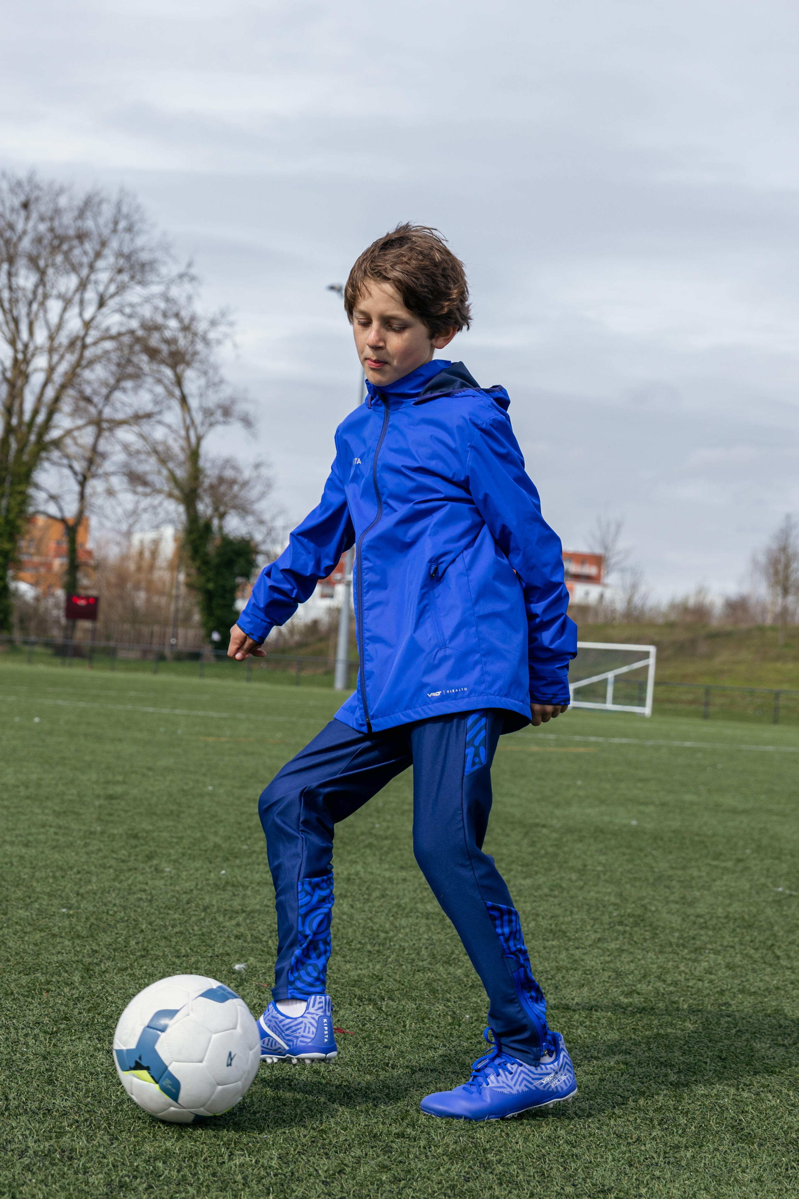 Chaqueta impermeable de fútbol niño, Viralto Club azul 9/17