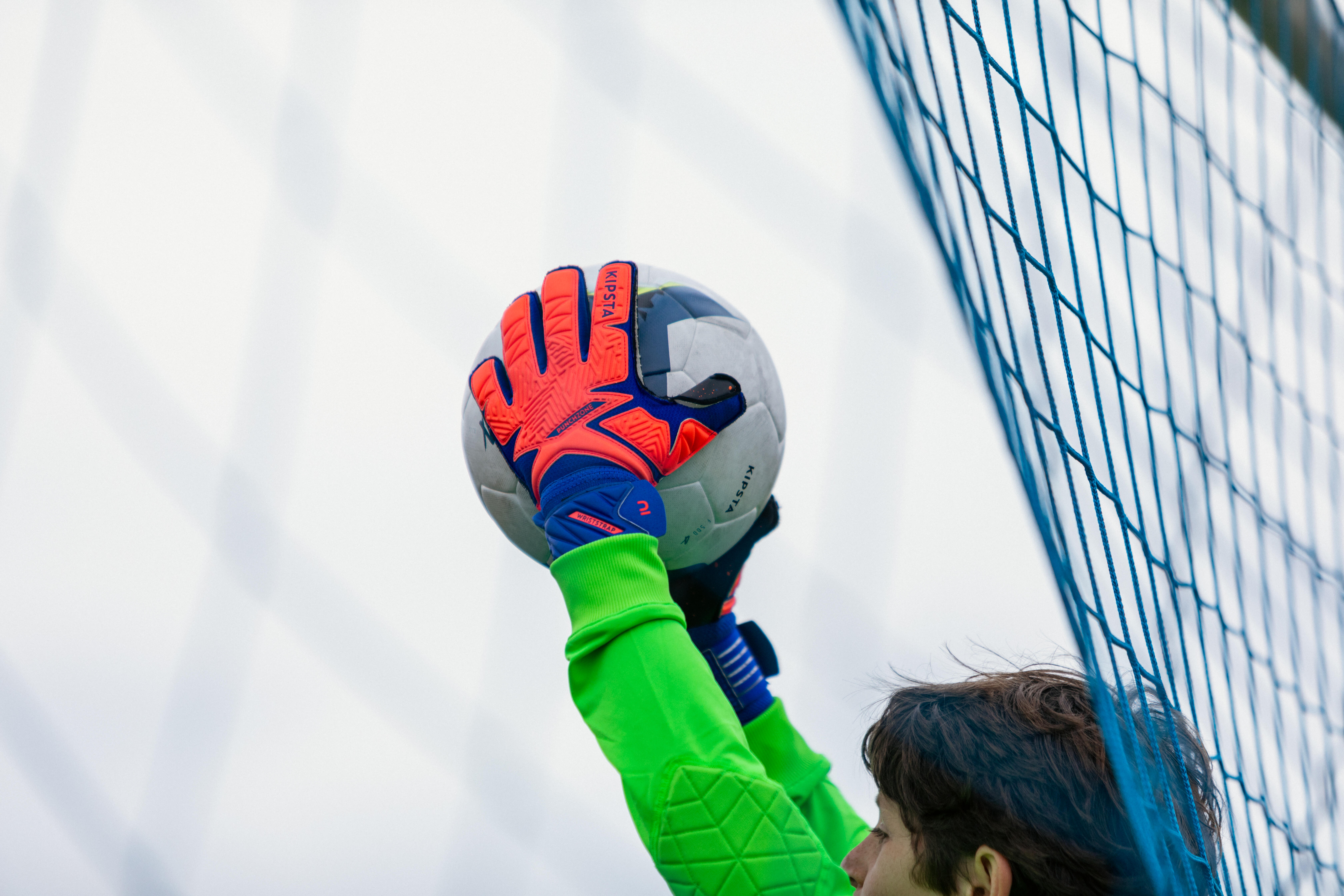 Kids' Soccer Goalkeeper Gloves – F 500 Viralto - KIPSTA
