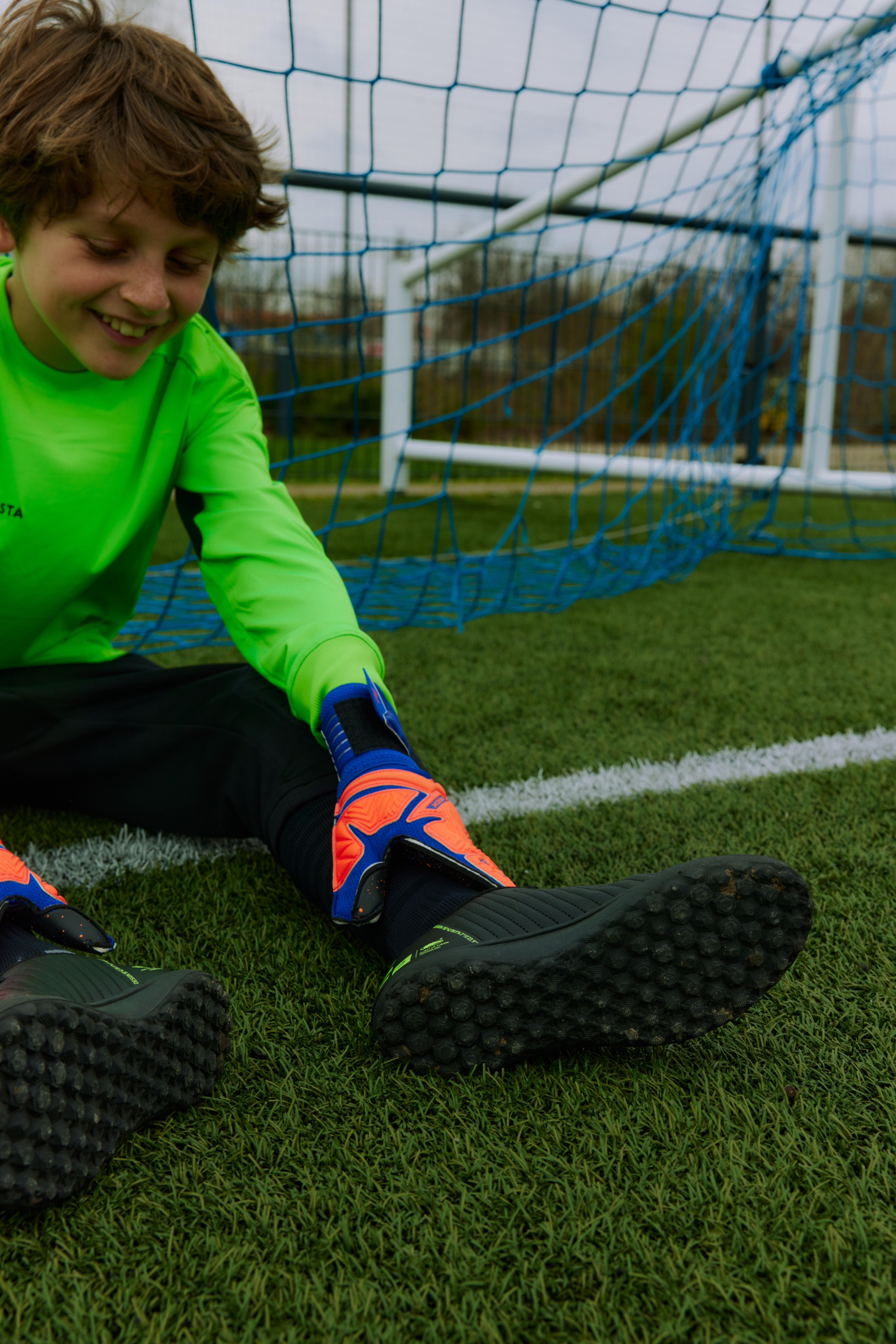Kids' Soccer Goalkeeper Gloves – F 500 Viralto - KIPSTA