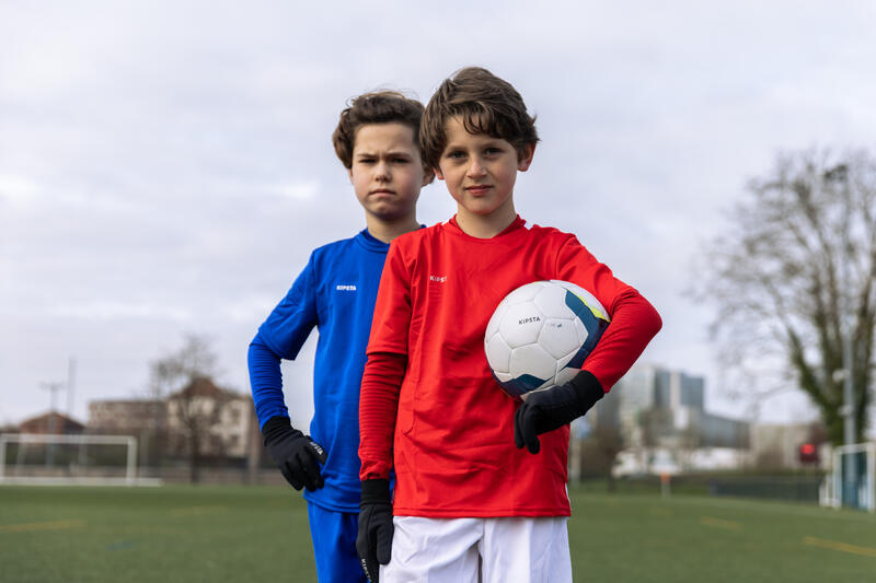 Football Enfant: Jouer au football quand il fait froid