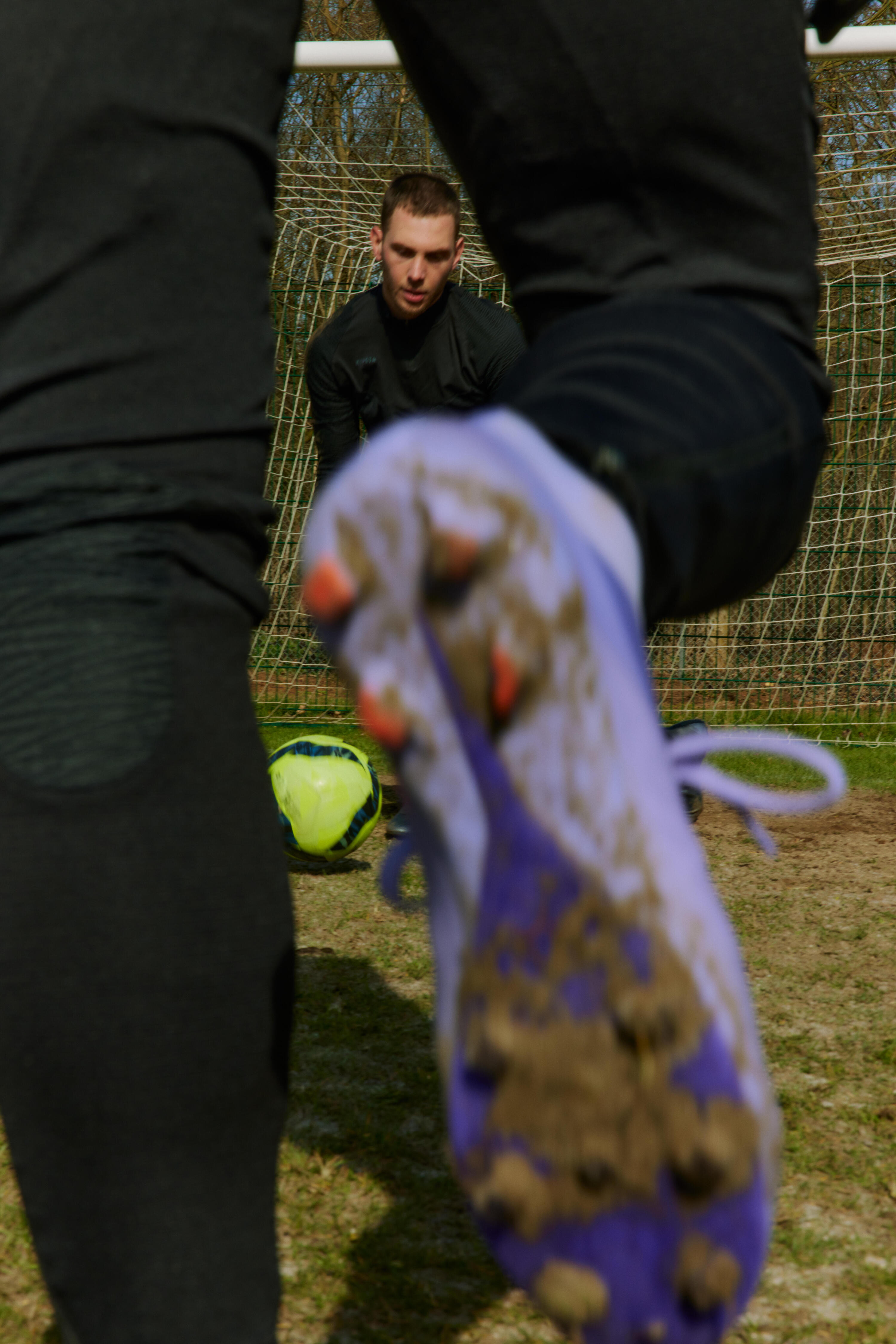 CHUTEIRAS DE FUTEBOL EM PISO SECO HOMEM CLR FG ULTRAVIOLETA 14/14