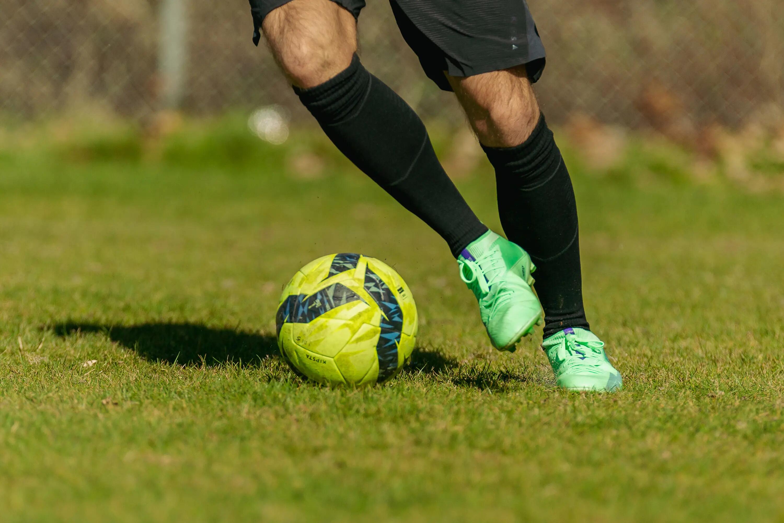 ZAPATOS DE FÚTBOL ADULTOS TERRENO SECO CLR FG VERDE NEÓN 4/8