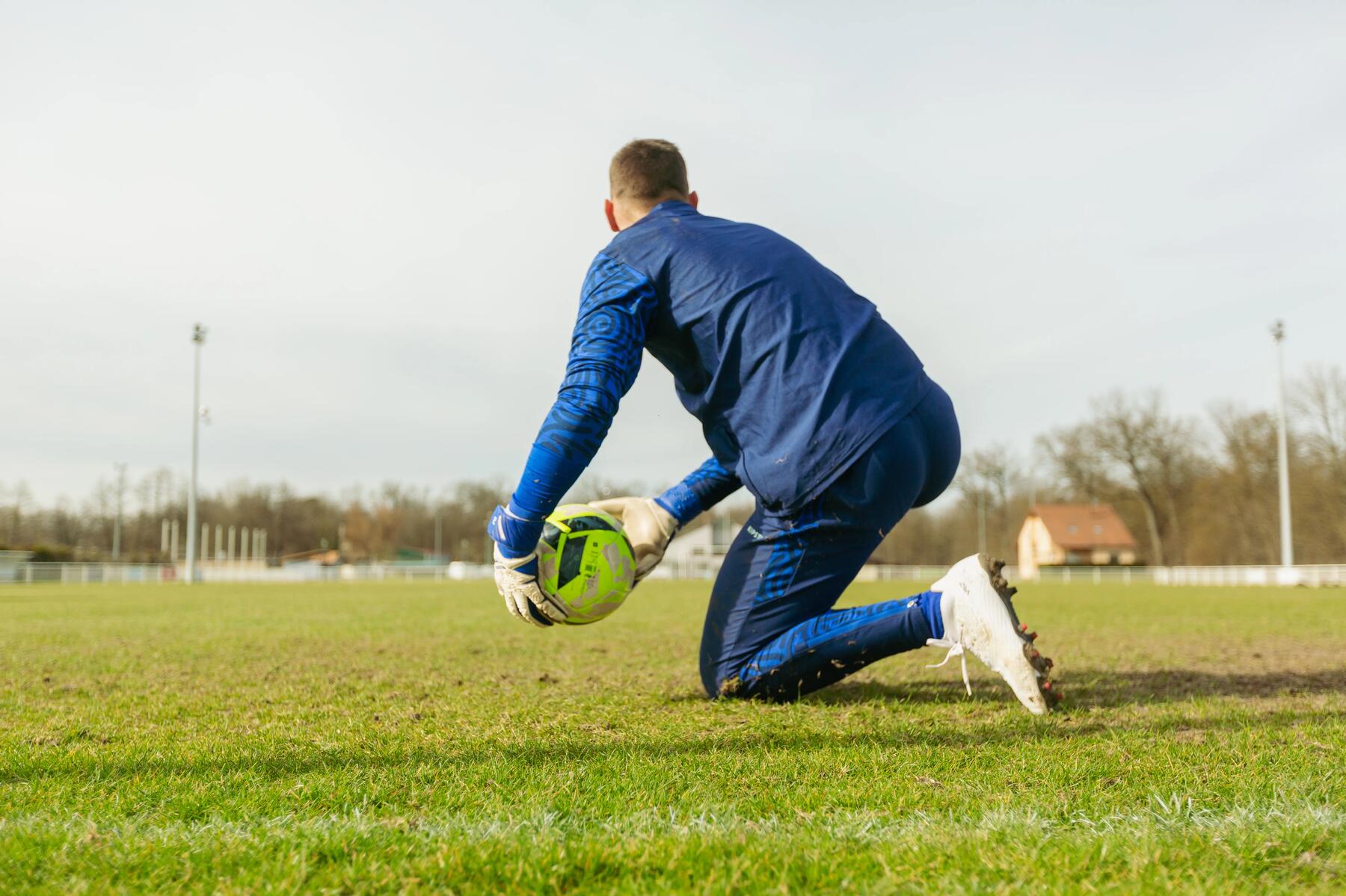 gants sur le terrain de soccer