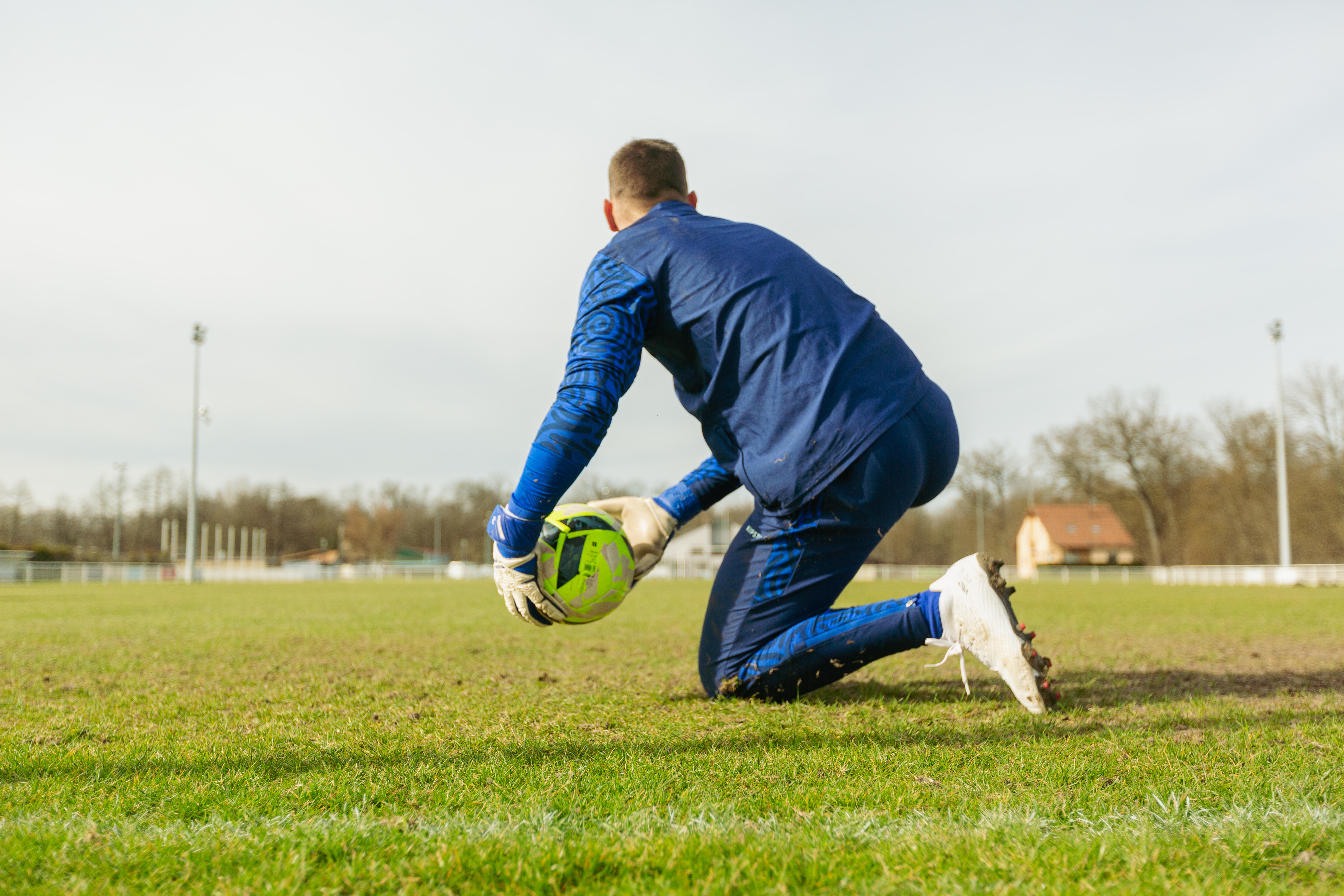 Soccer Goalkeeper Gloves – F 500 Viralto - KIPSTA