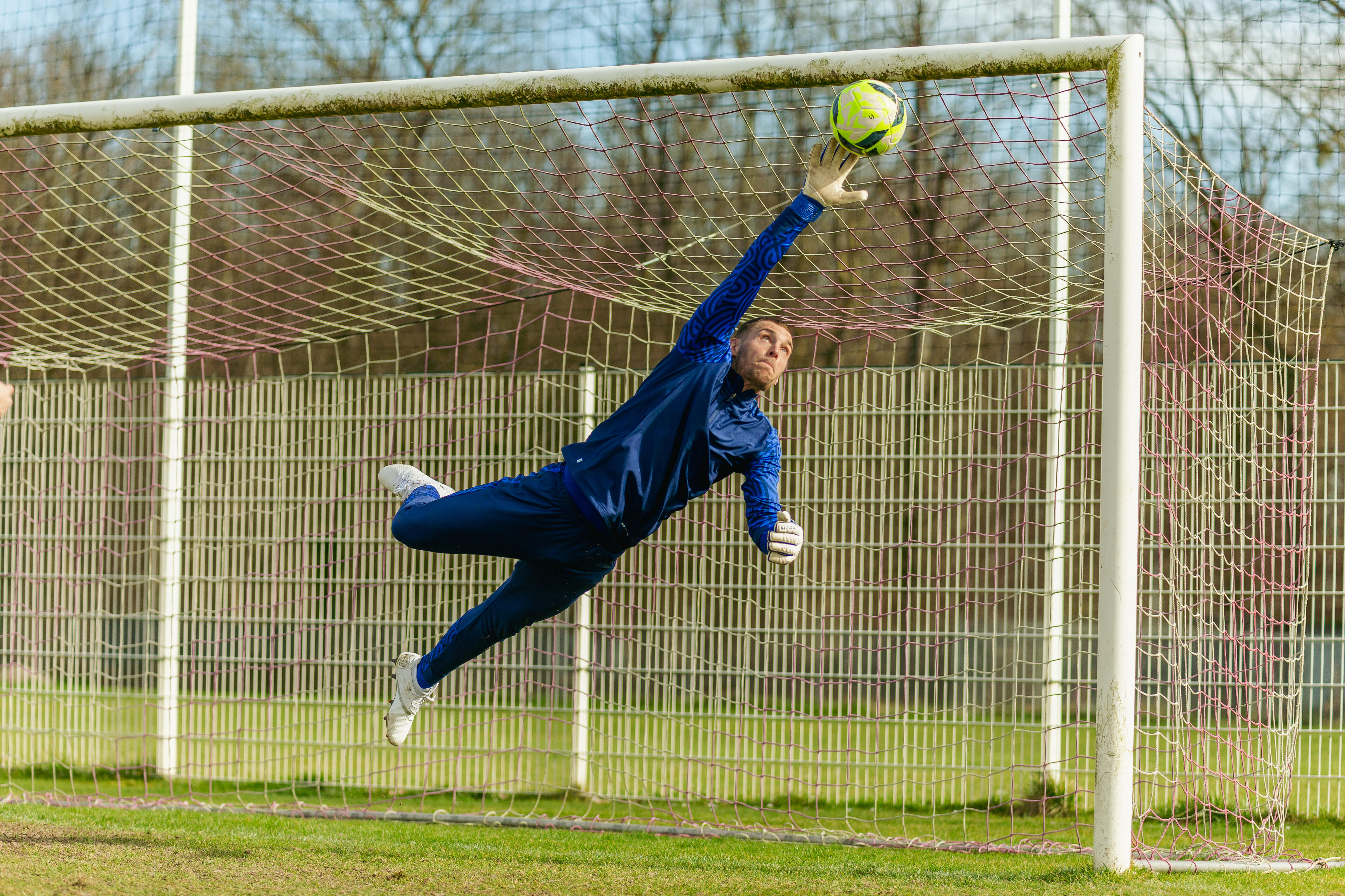 Soccer Goalkeeper Gloves – F 500 Viralto - KIPSTA