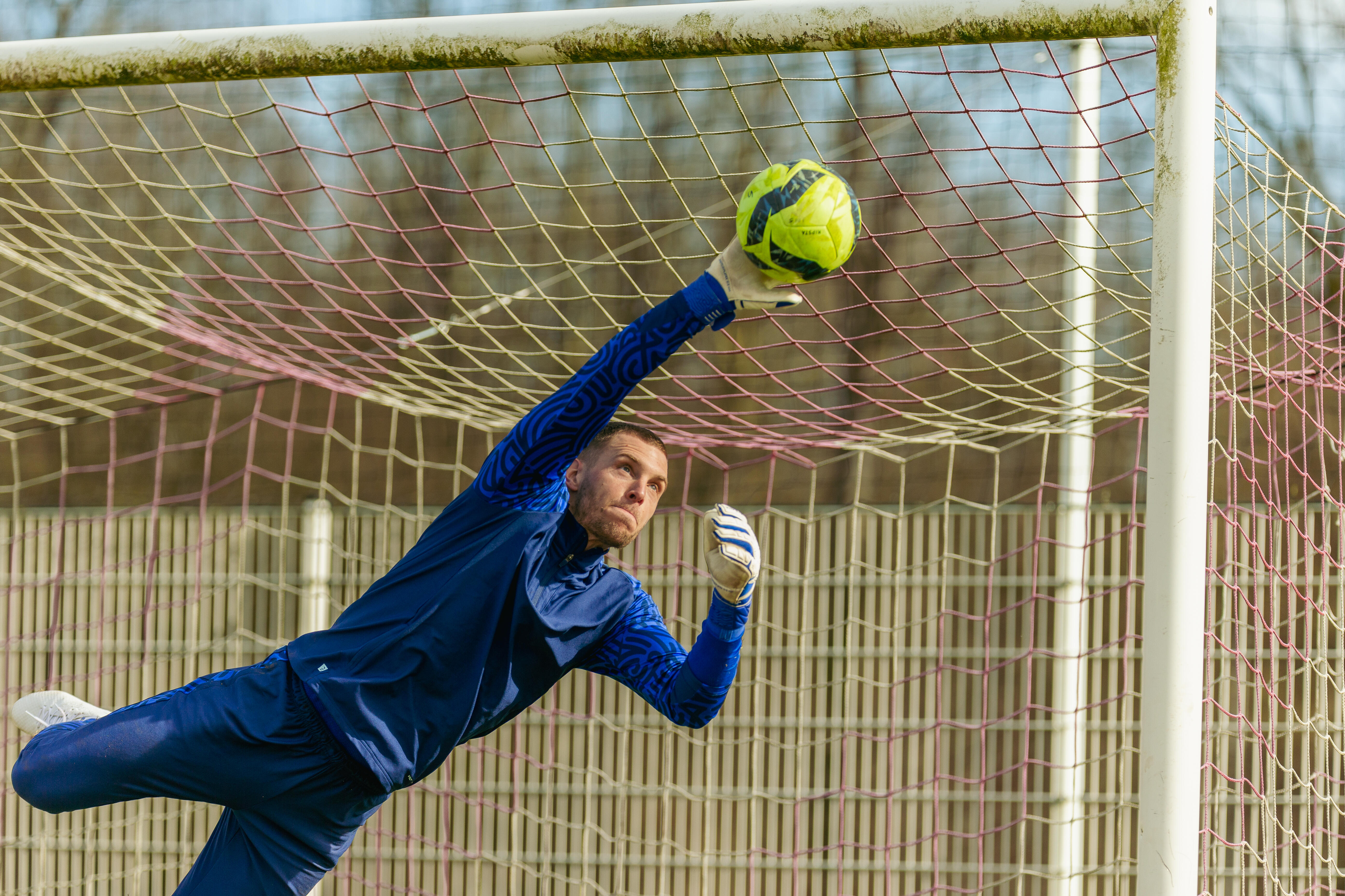 Soccer Goalkeeper Gloves – F 500 Viralto - KIPSTA