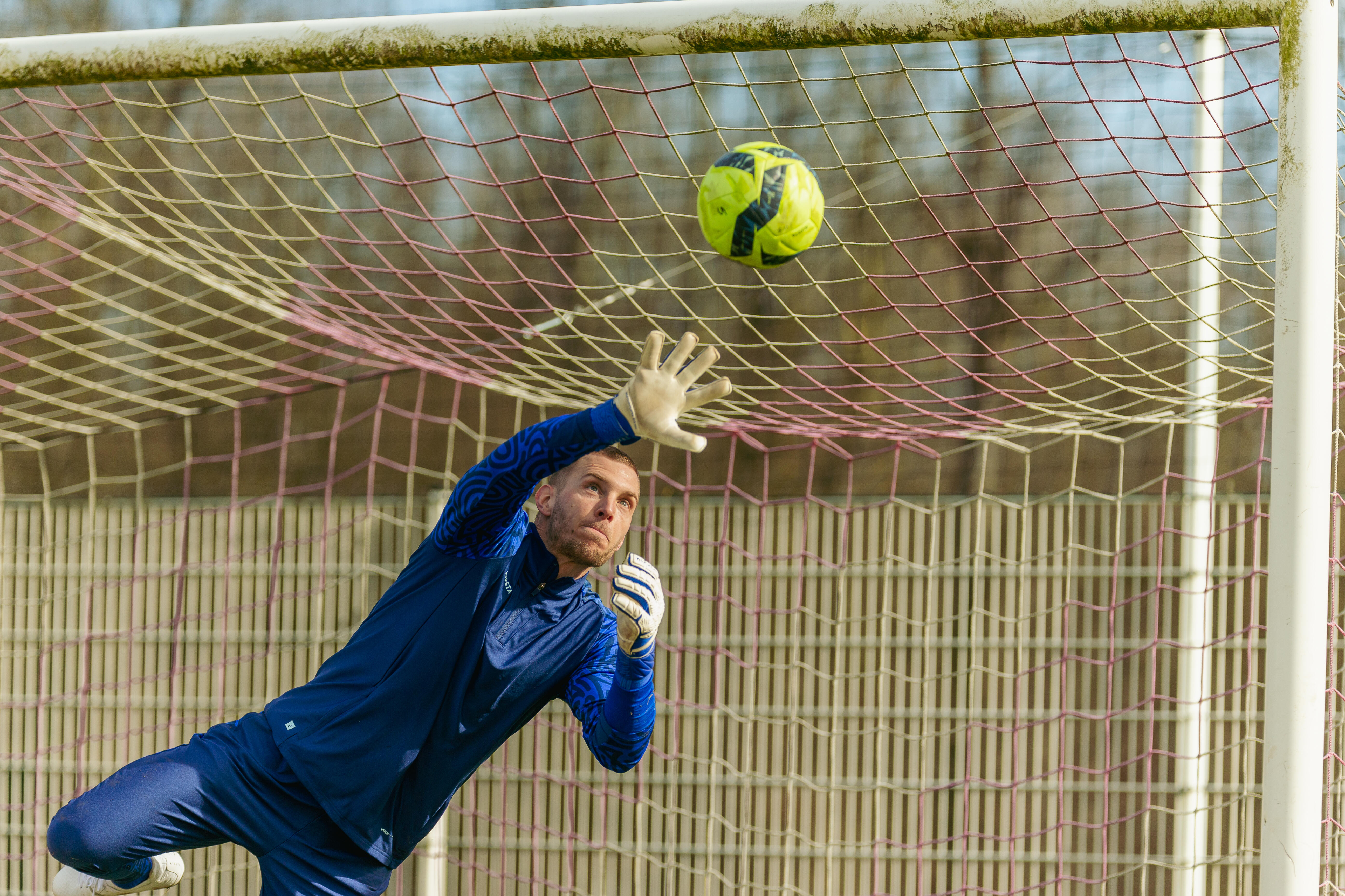 Soccer Goalkeeper Gloves – F 500 Viralto - KIPSTA