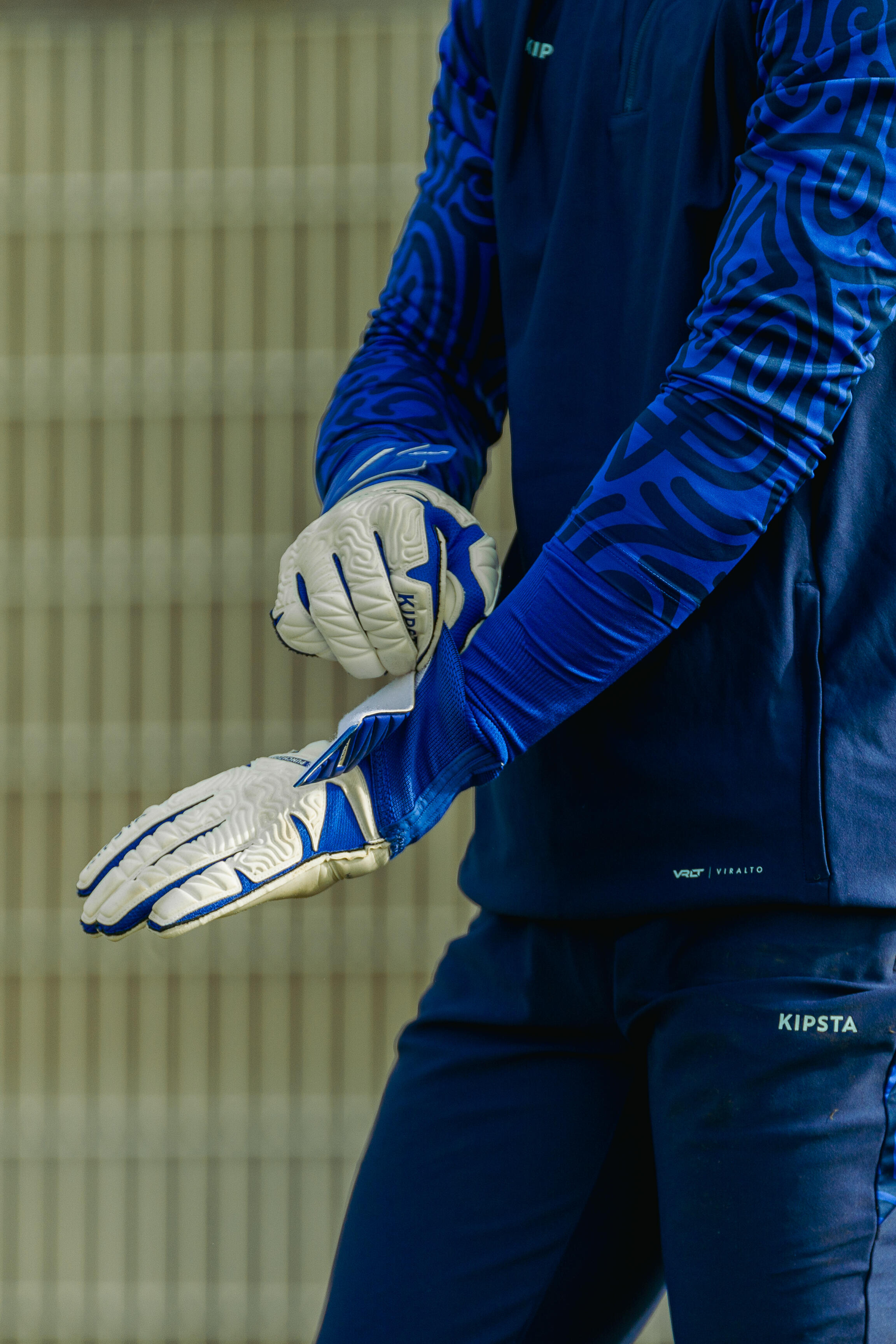 Soccer Goalkeeper Gloves – F 500 Viralto - KIPSTA