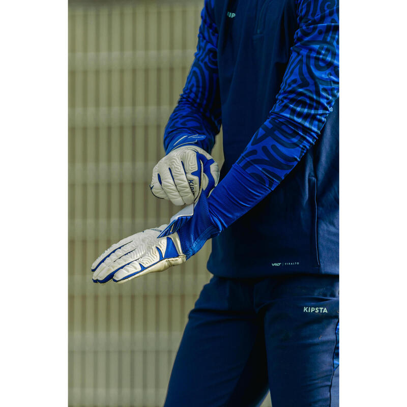 成人款足球守門員手套 F500 Viralto - 白藍配色。