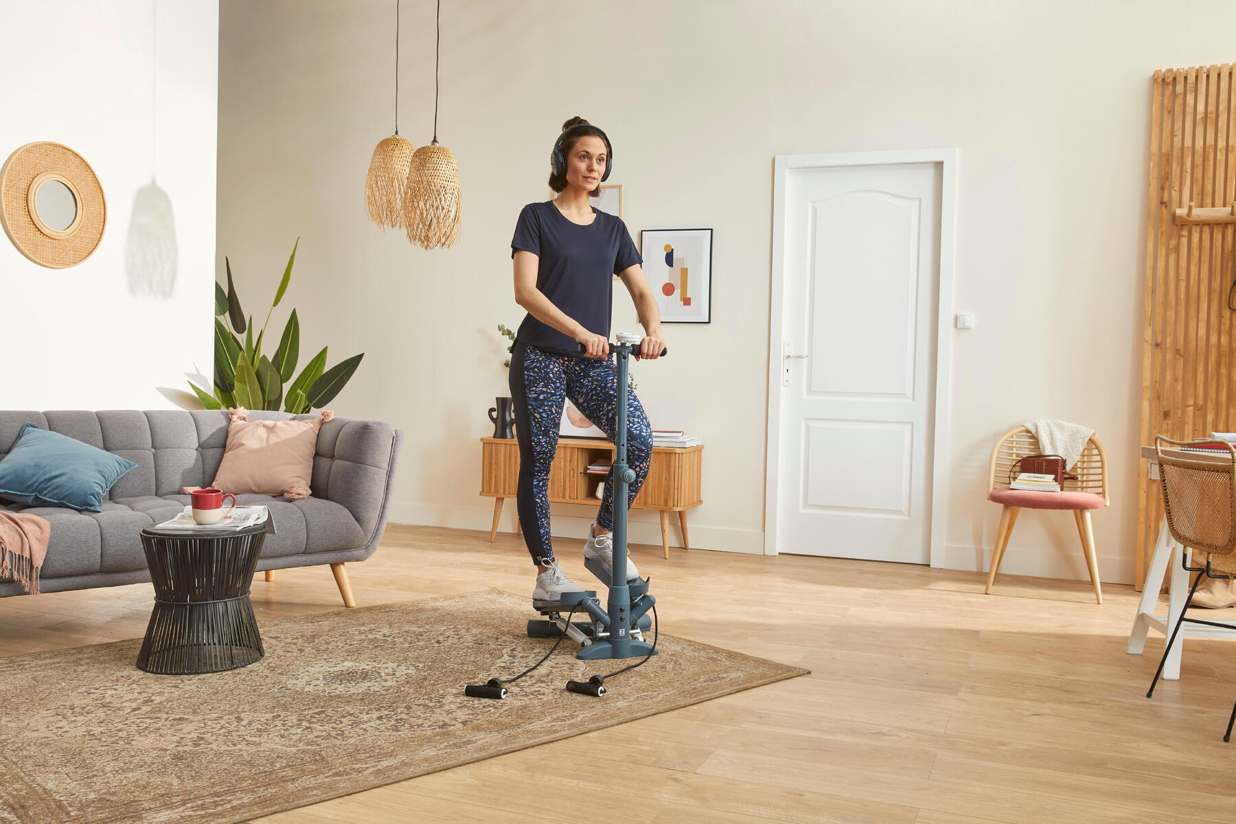 STEPPERUL – CARE SUNT BENEFICIILE + CELE MAI EFICIENTE EXERCIȚII PENTRU SLĂBIT