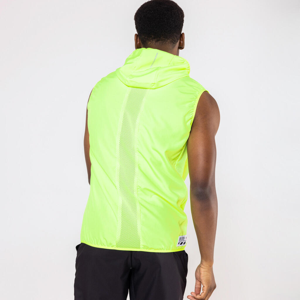 MEN'S RUN 100 HIGH-VISIBILITY SLEEVELESS WINDPROOF JACKET