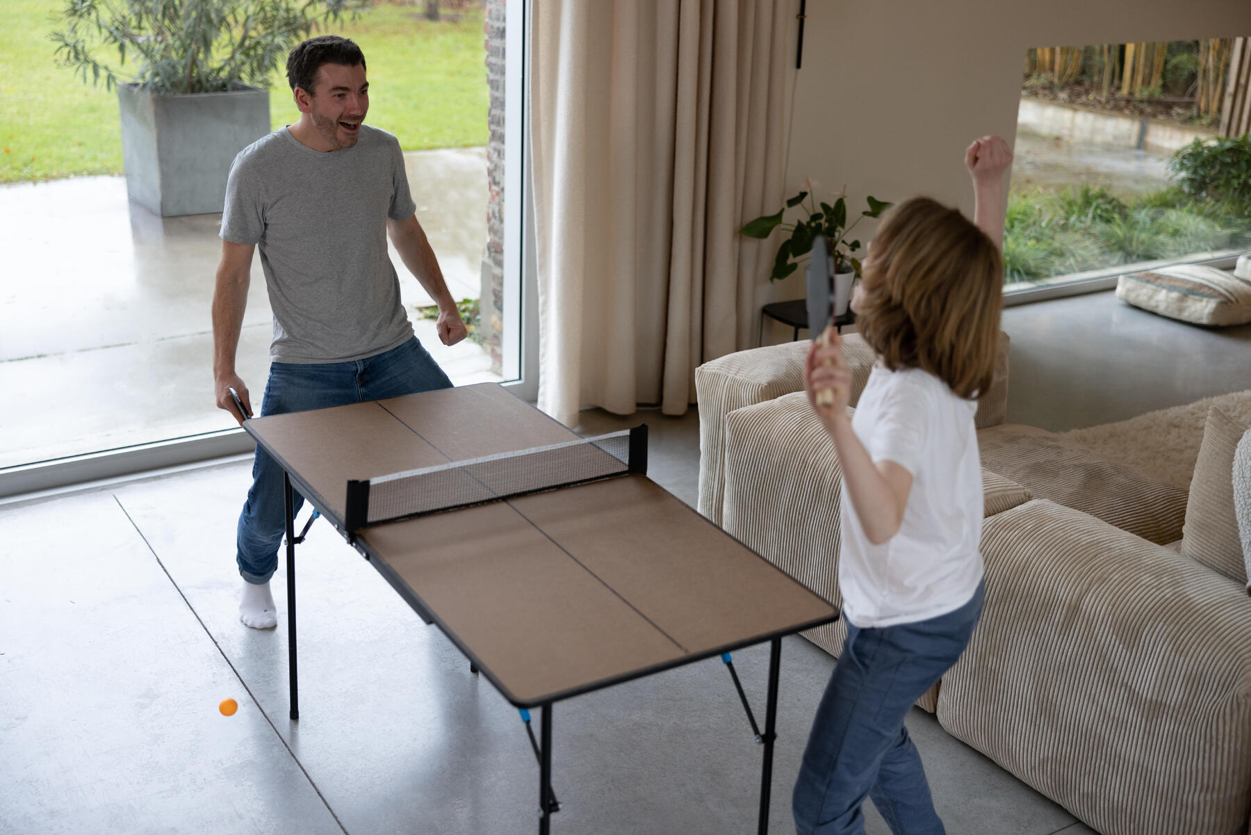 Hoe kies je een tafeltennistafel voor buiten? Hoeveel ruimte heb je nodig?