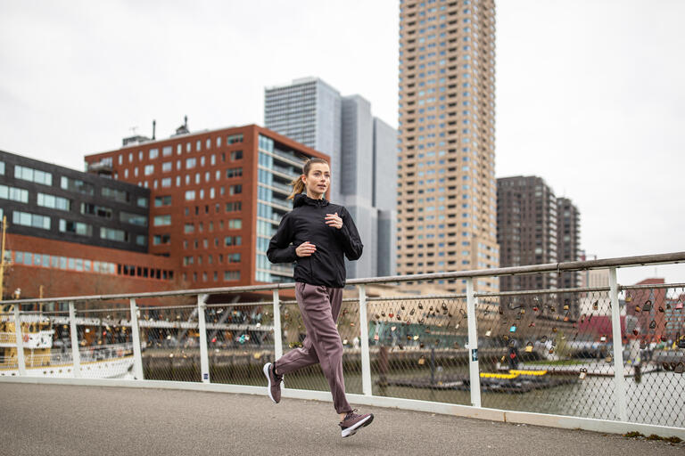 Women's Kiprun Run 100 black windproof running jacket