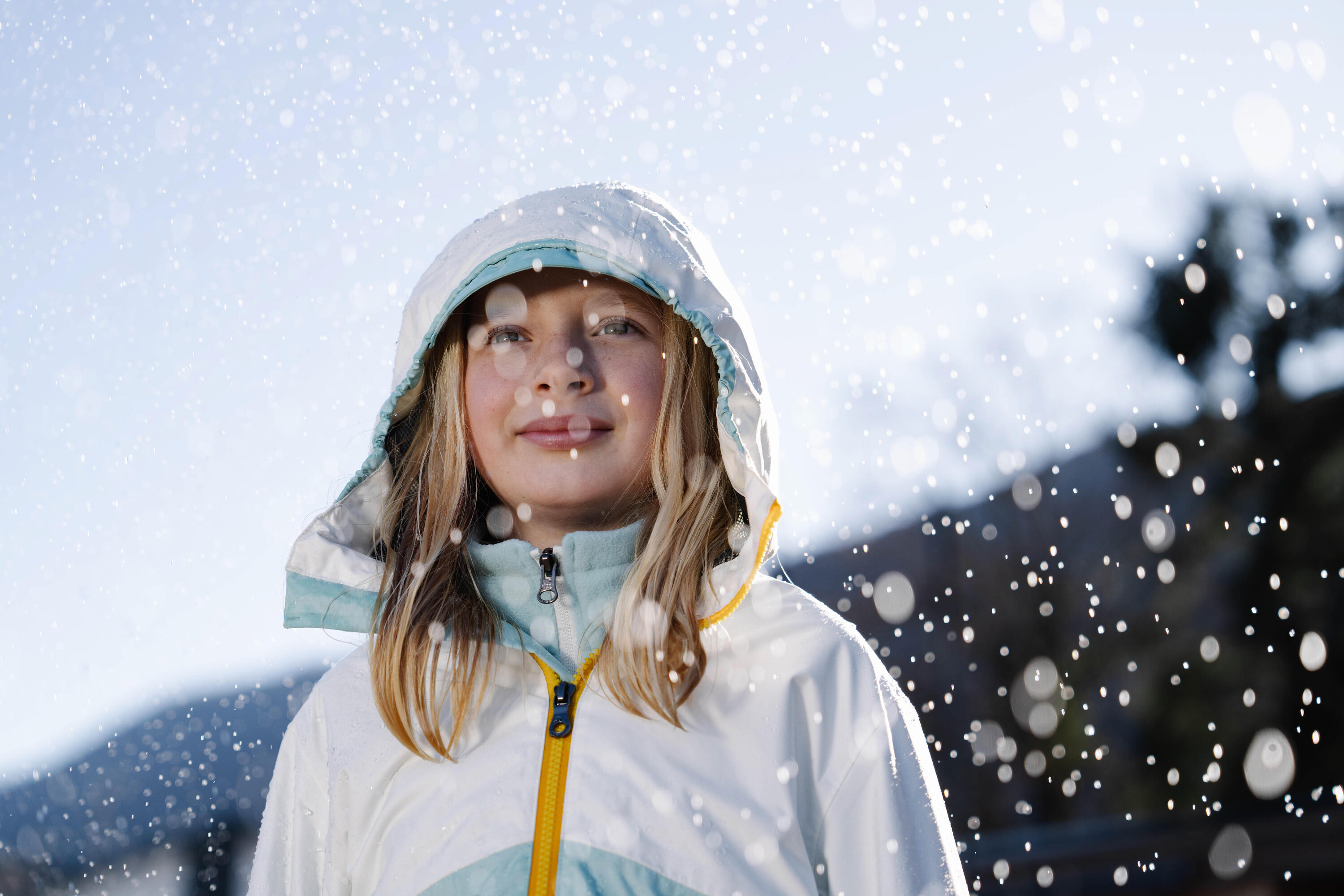 Giacca vela bambino SAILING 100 impermeabile bianco-azzurro 11/13